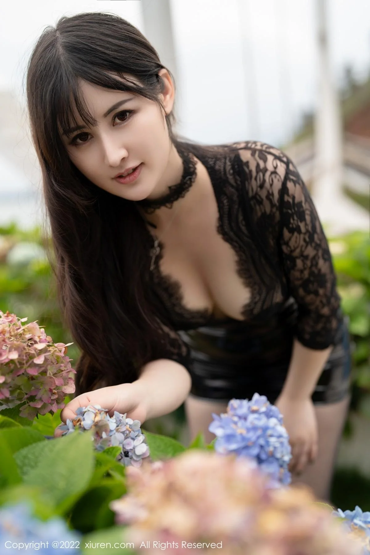 诗诗kiki大理旅拍黑色清透蕾丝服饰配黑色短裙撩人绝美写真 第 6 张
