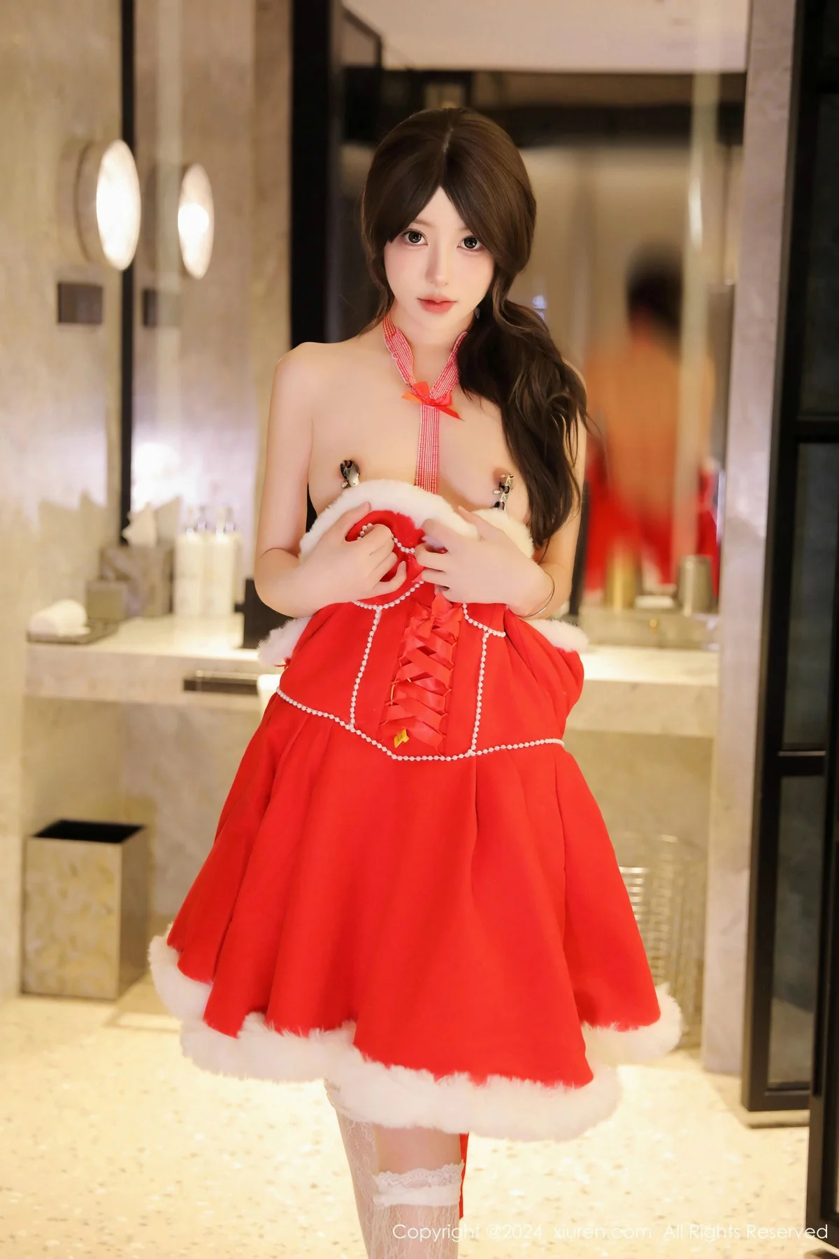 桃妖夭圣诞主题性感红色短裙配白丝袜秀惹火身材绝美写真 第 88 张