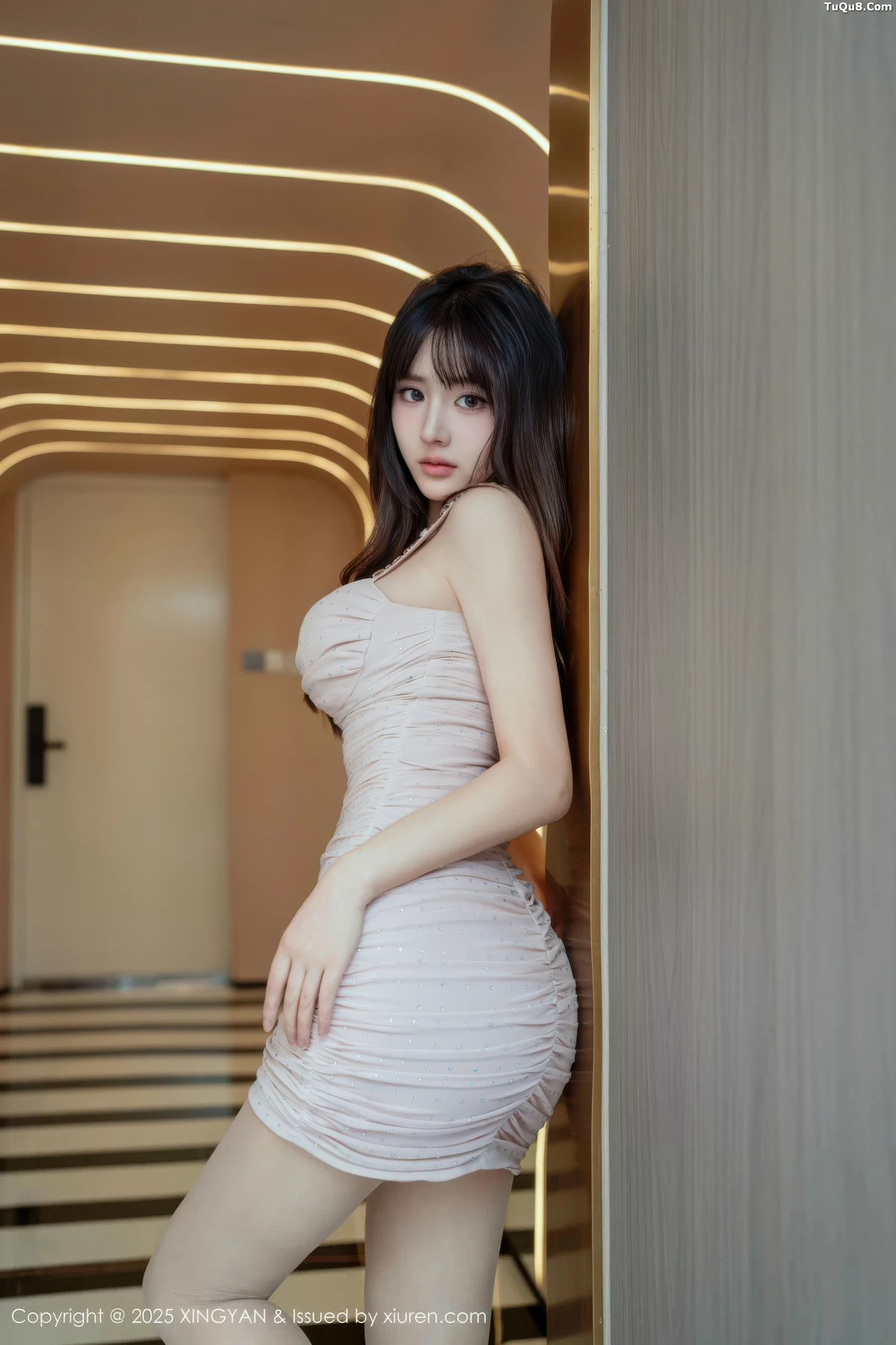 沈南汐RuRu粉色连衣短裙+黑色薄纱服饰秀美腿绝美写真 第 5 张