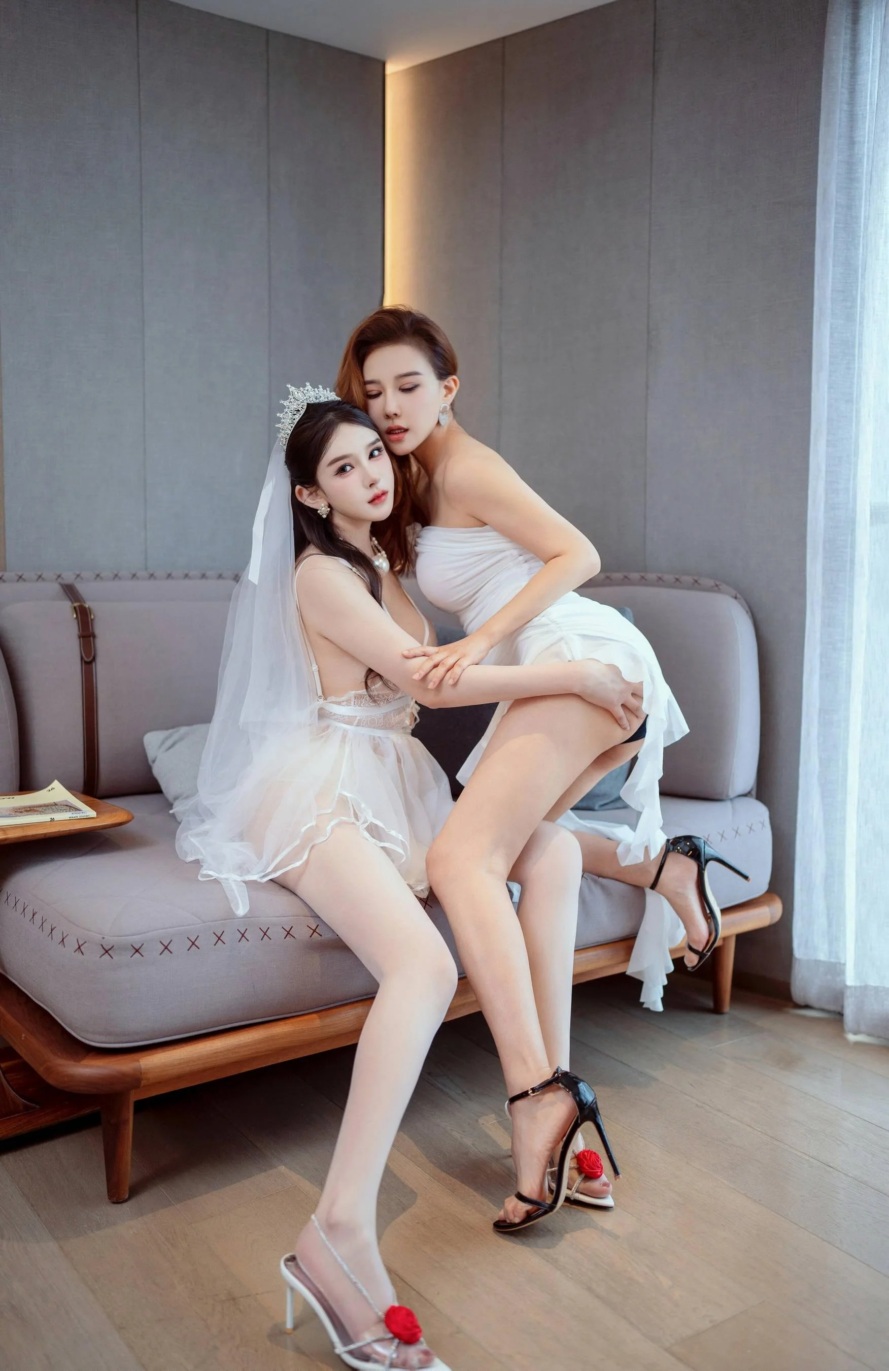 [秀人精选] 李丽莎 诱人私拍福利 在逃公主 第 121 张