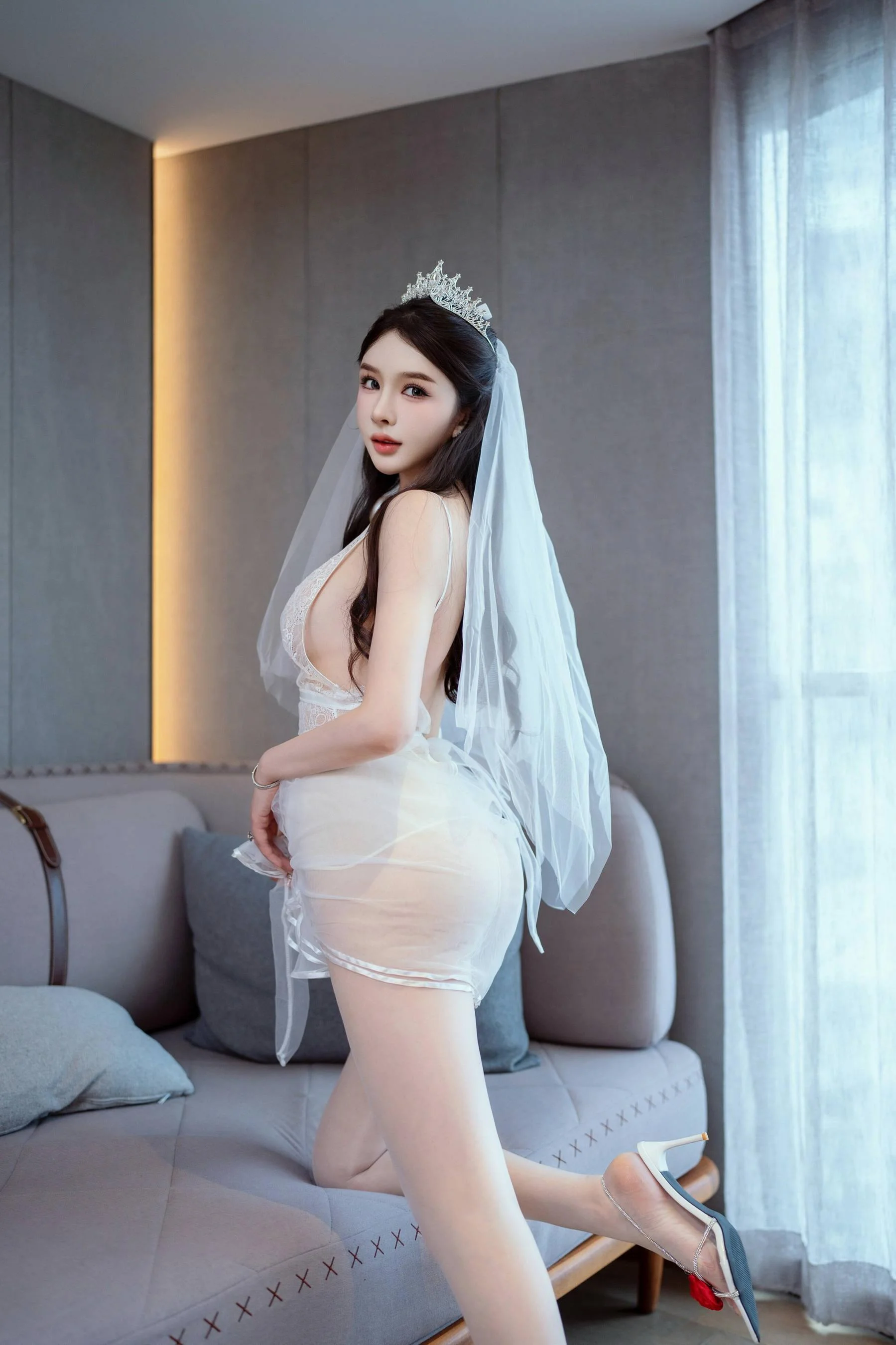 [秀人精选] 李丽莎 诱人私拍福利 在逃公主 第 148 张