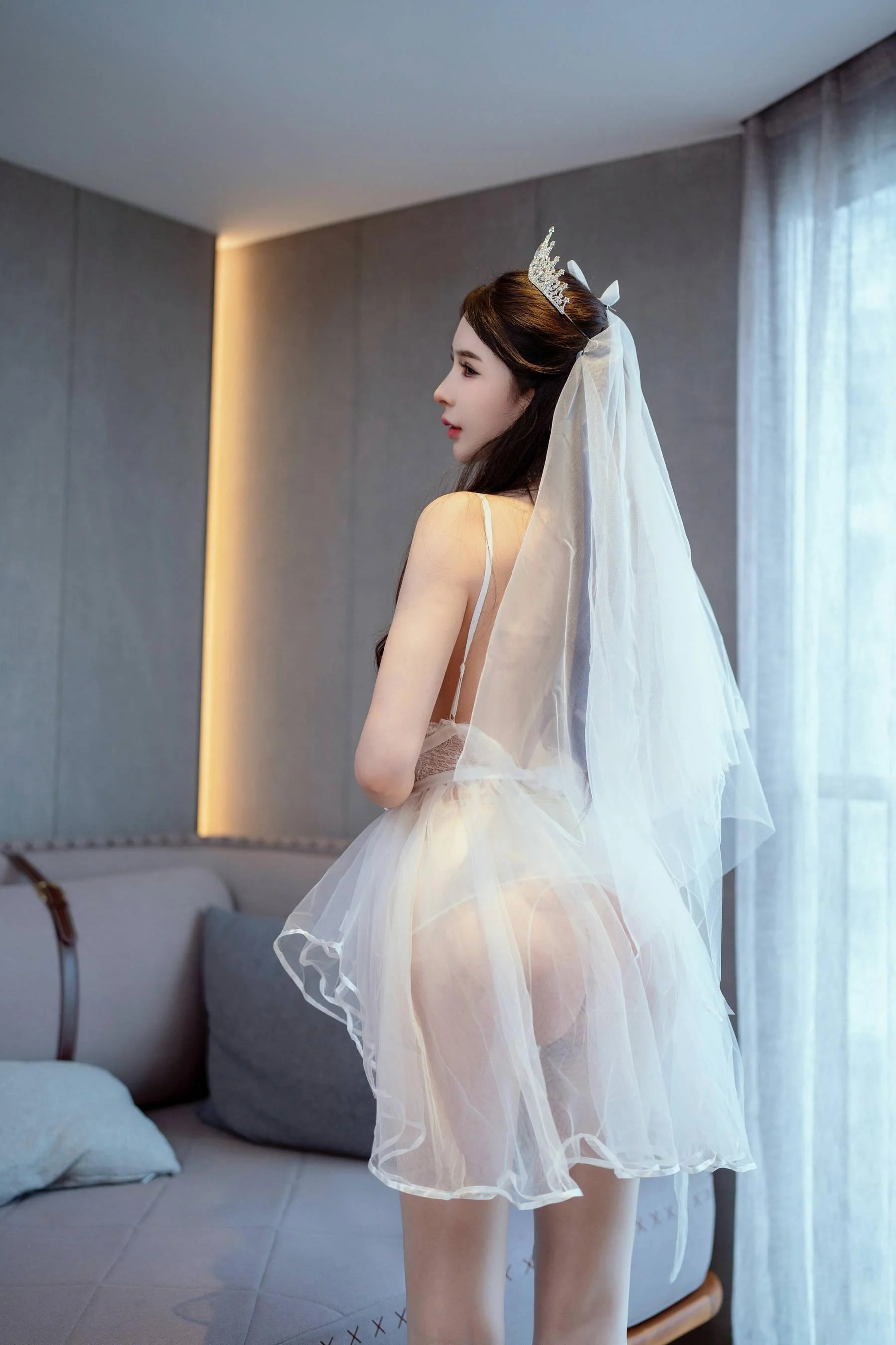 [秀人精选] 李丽莎 诱人私拍福利 在逃公主 第 149 张