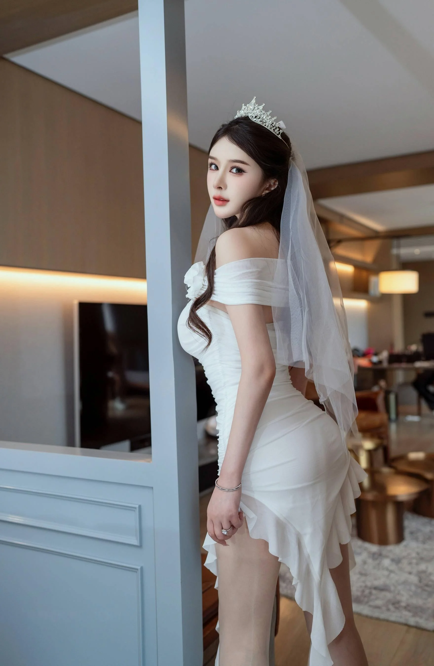 [秀人精选] 李丽莎 诱人私拍福利 在逃公主 第 156 张