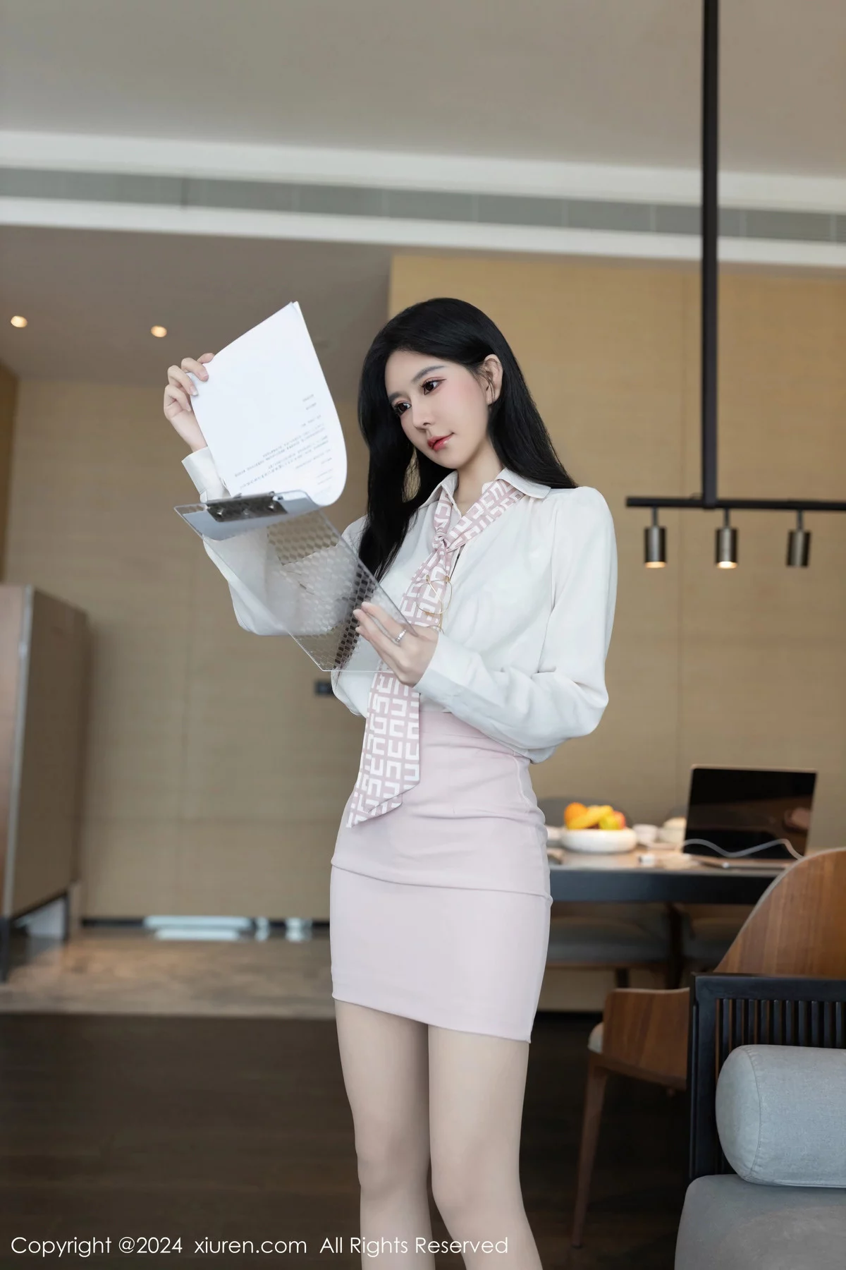 幼幼浅粉色上衣配白短裙露白色蕾丝内衣秀完美身材绝美写真 第 3 张