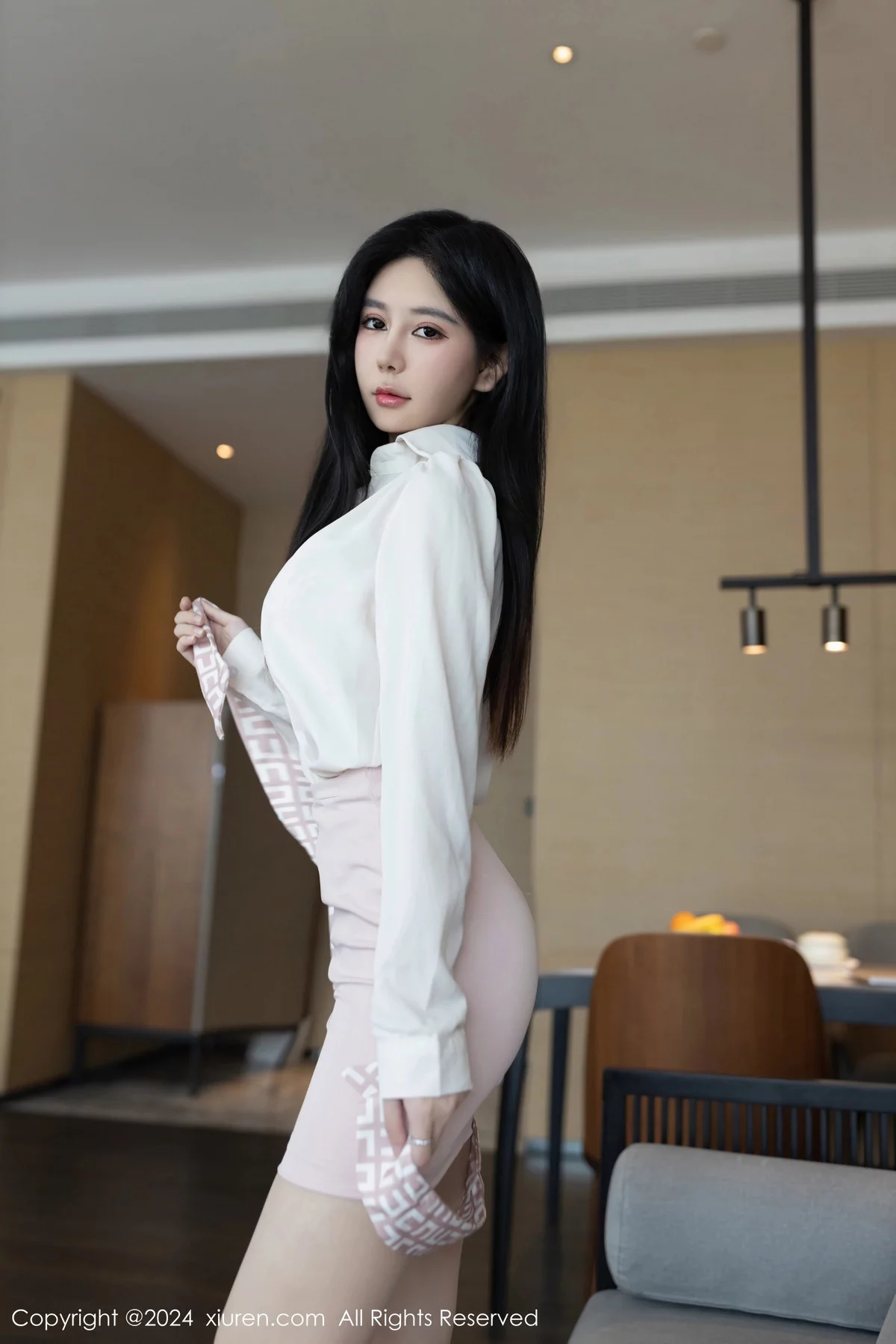 幼幼浅粉色上衣配白短裙露白色蕾丝内衣秀完美身材绝美写真 第 5 张