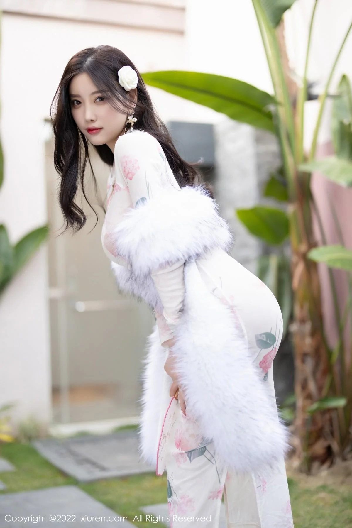 杨晨晨Yome轻透白色旗袍配肉丝秀完美身材迷人绝美写真 第 6 张