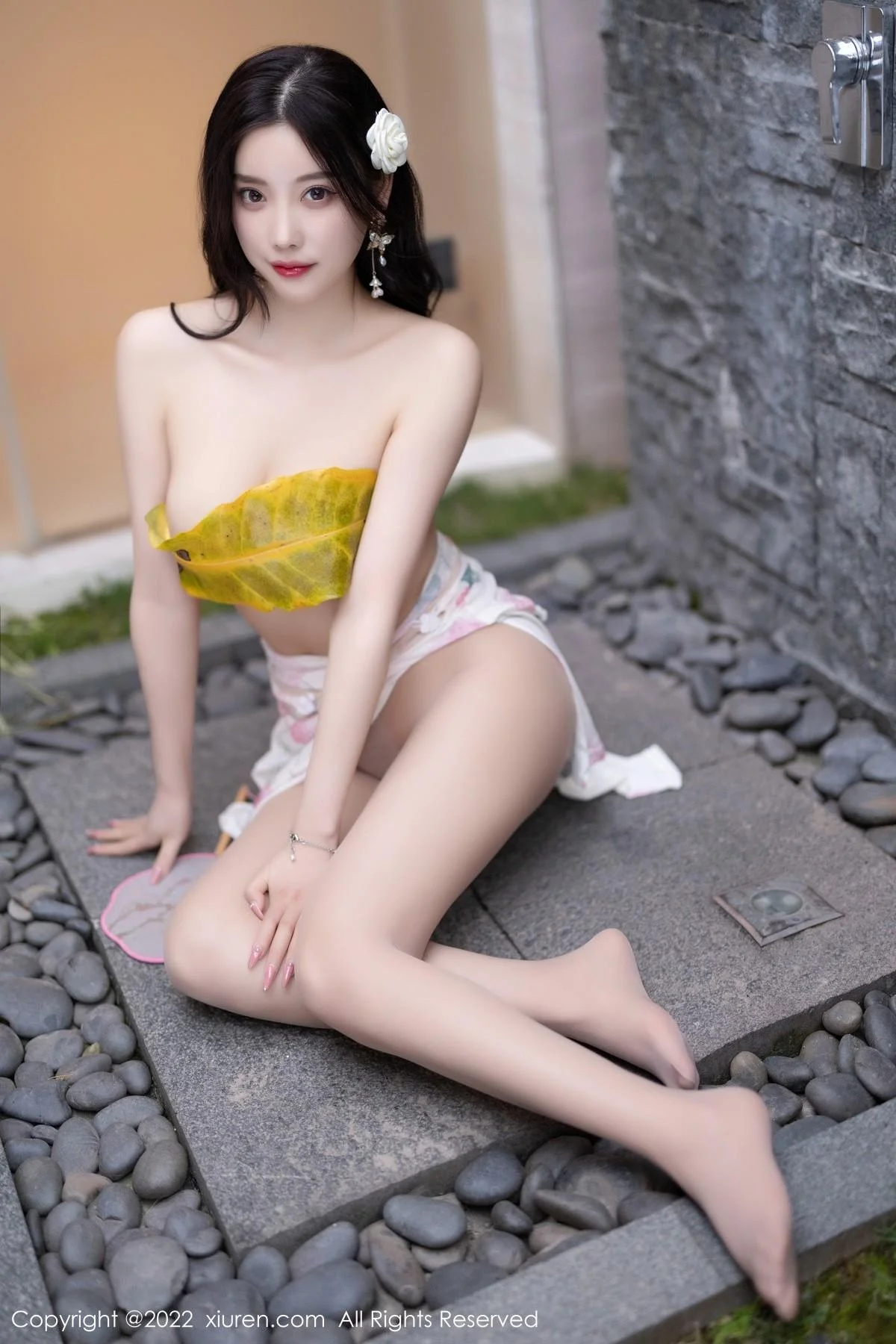 杨晨晨Yome轻透白色旗袍配肉丝秀完美身材迷人绝美写真 第 76 张