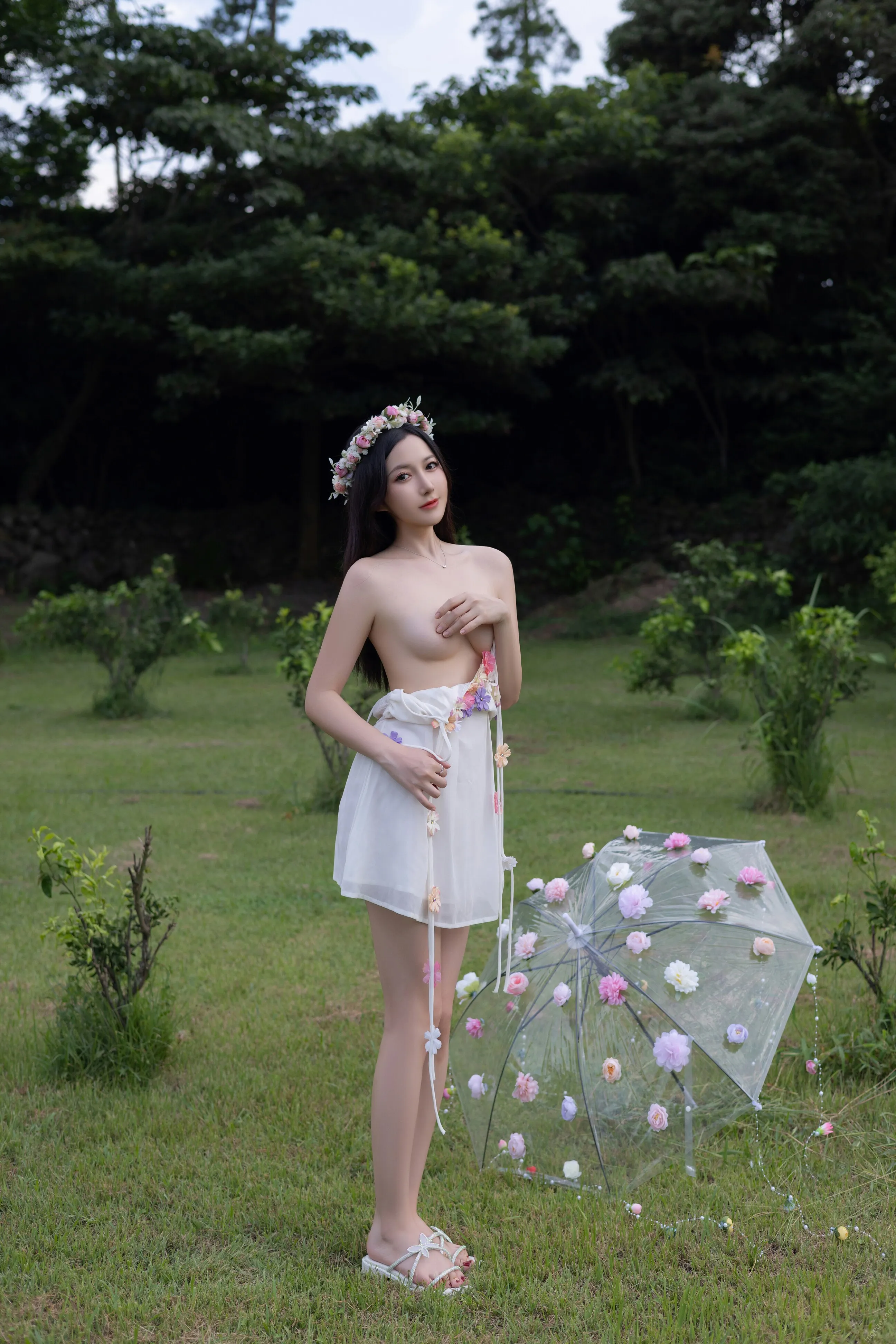 [秀人付费] 鱼子酱Fish 诱人私拍福利 花的伞 第 196 张