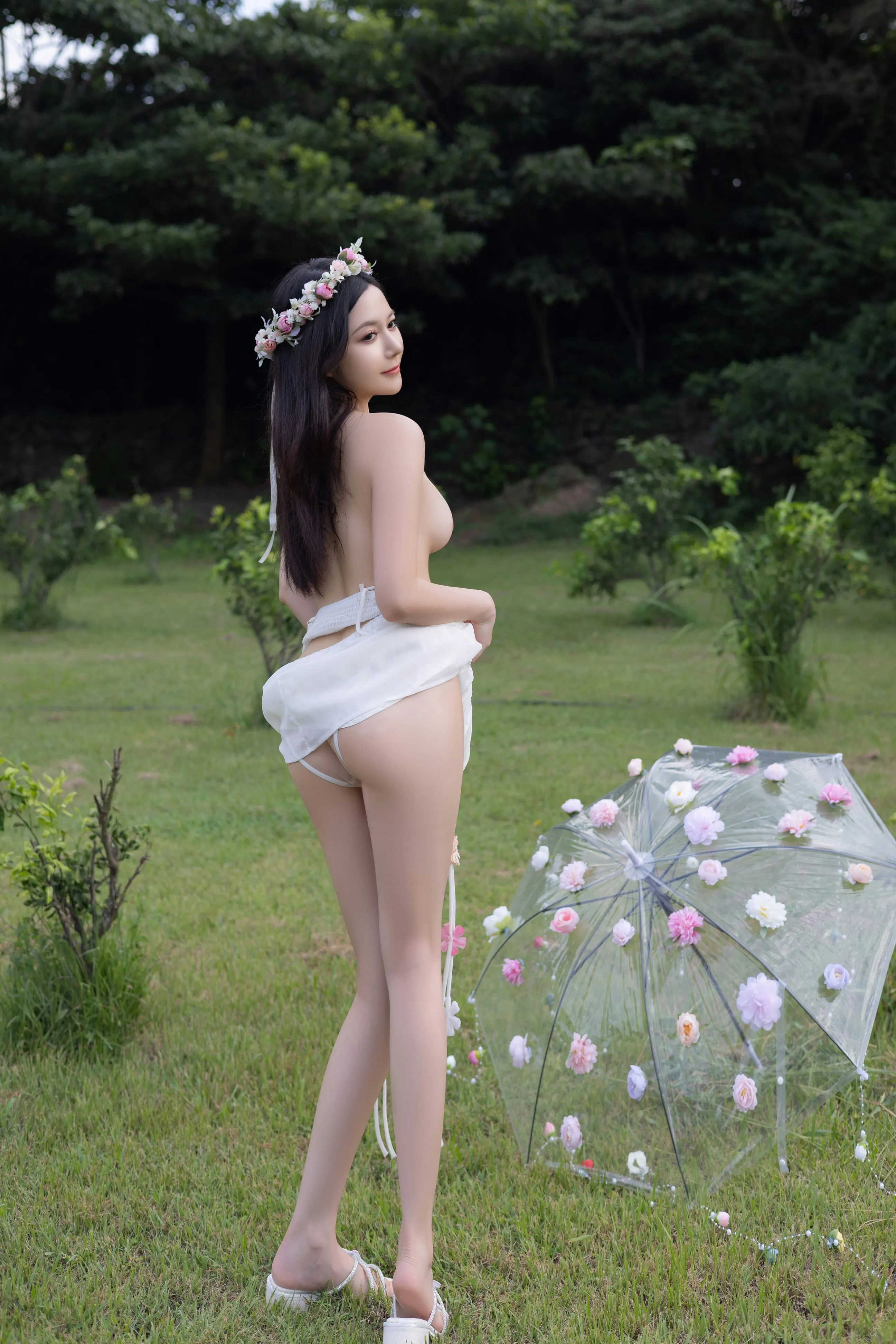 [秀人付费] 鱼子酱Fish 诱人私拍福利 花的伞 第 208 张