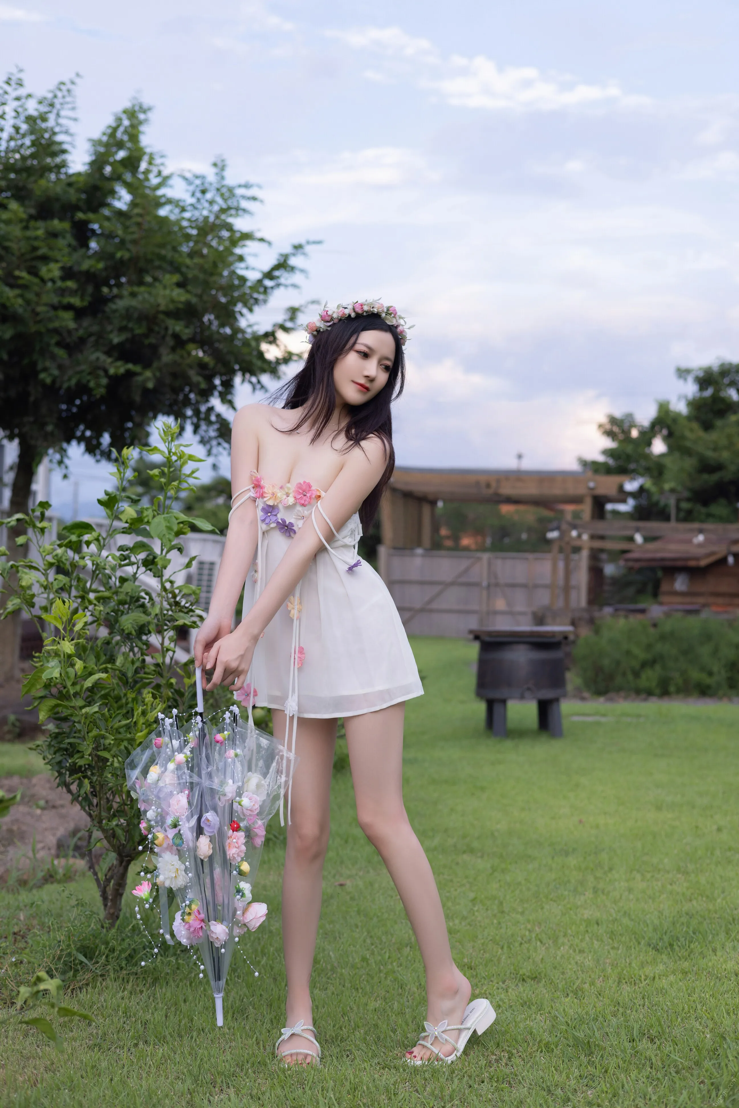 [秀人付费] 鱼子酱Fish 诱人私拍福利 花的伞 第 210 张