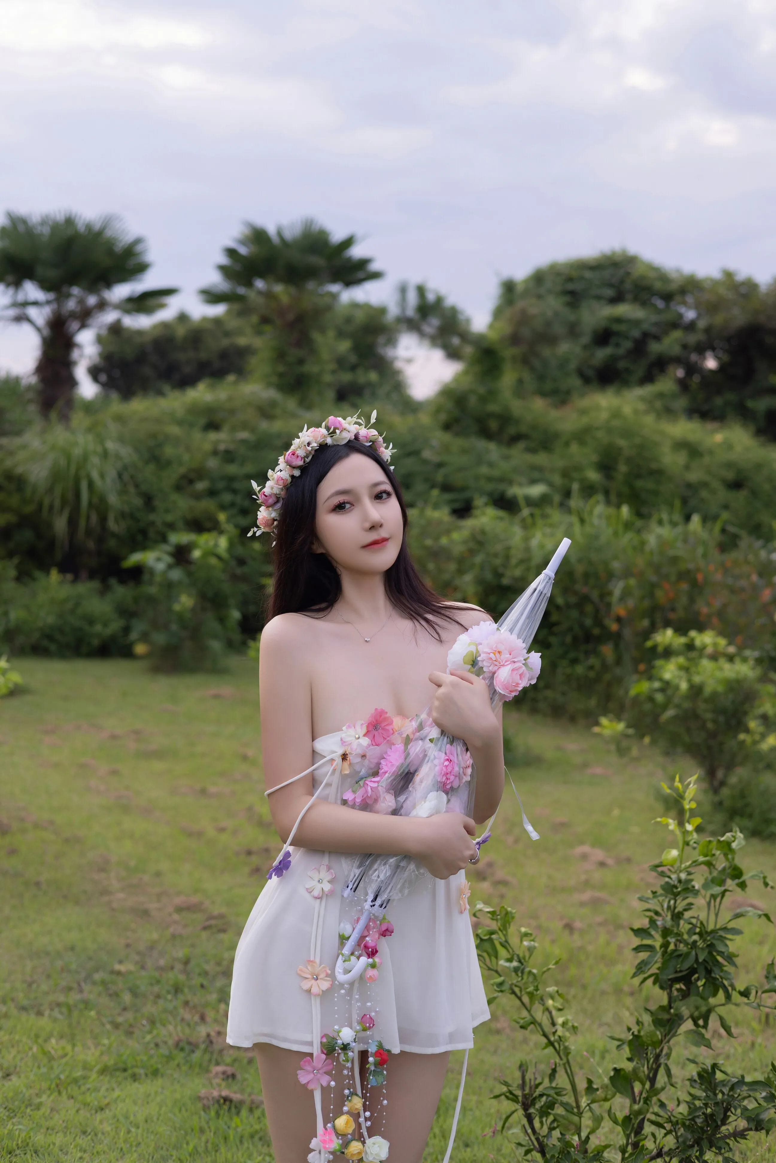 [秀人付费] 鱼子酱Fish 诱人私拍福利 花的伞 第 211 张