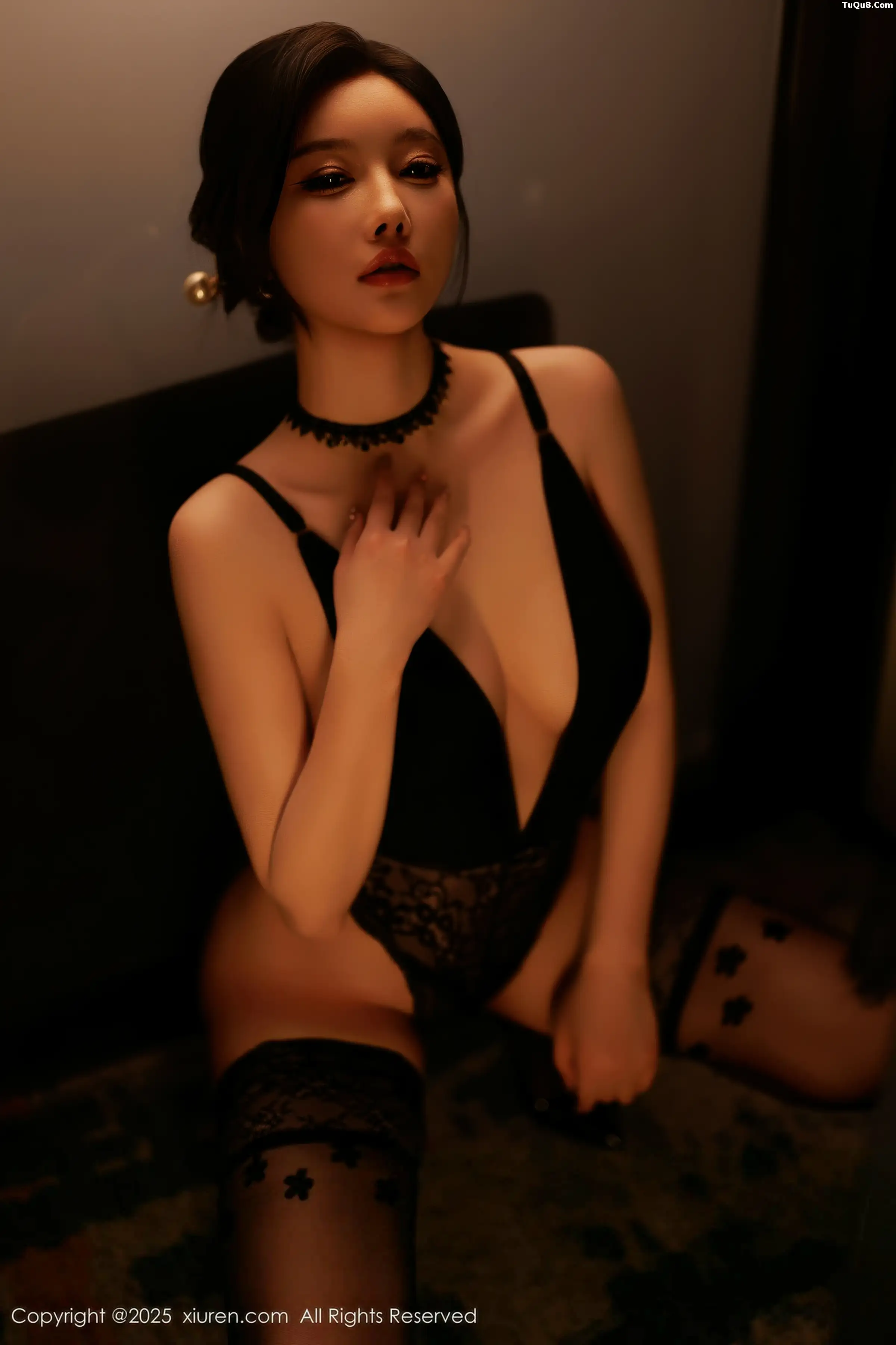 CHENCHEN.性感黑色情趣内衣配黑丝袜秀丰腴身材绝美写真 第 106 张