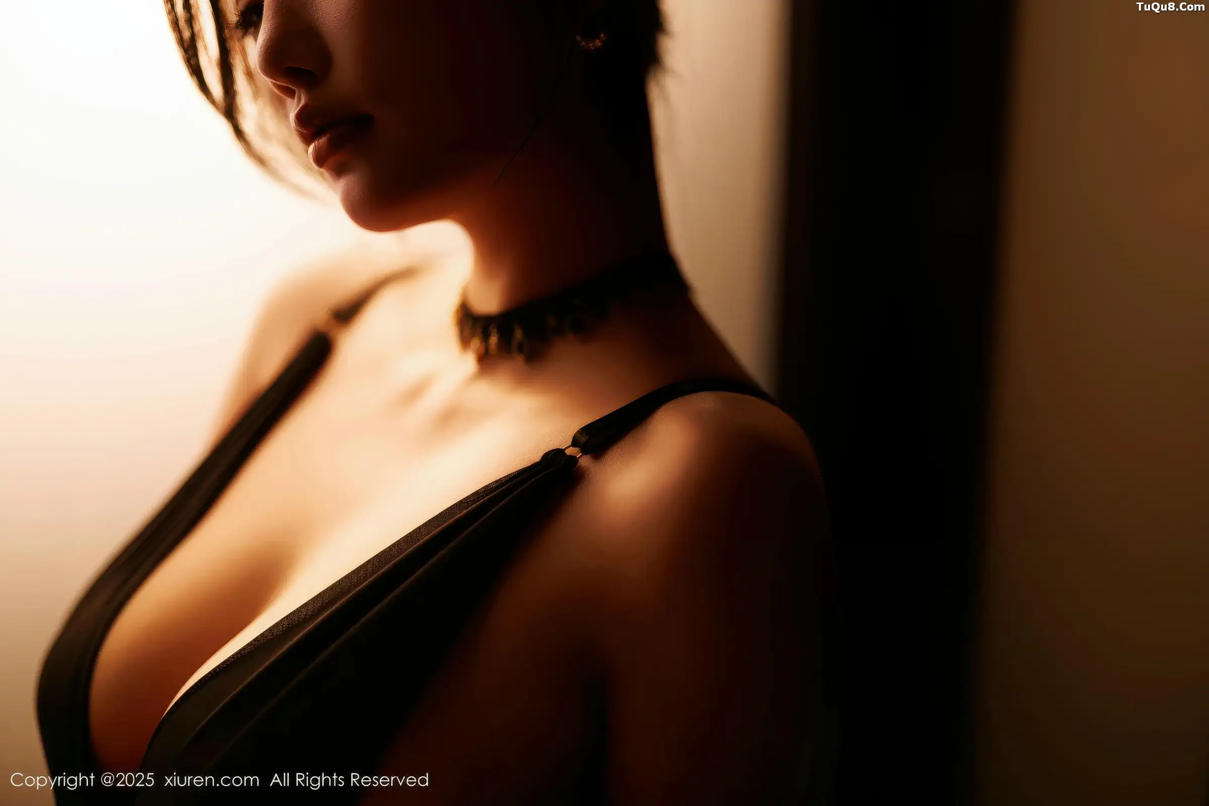 CHENCHEN.性感黑色情趣内衣配黑丝袜秀丰腴身材绝美写真 第 111 张