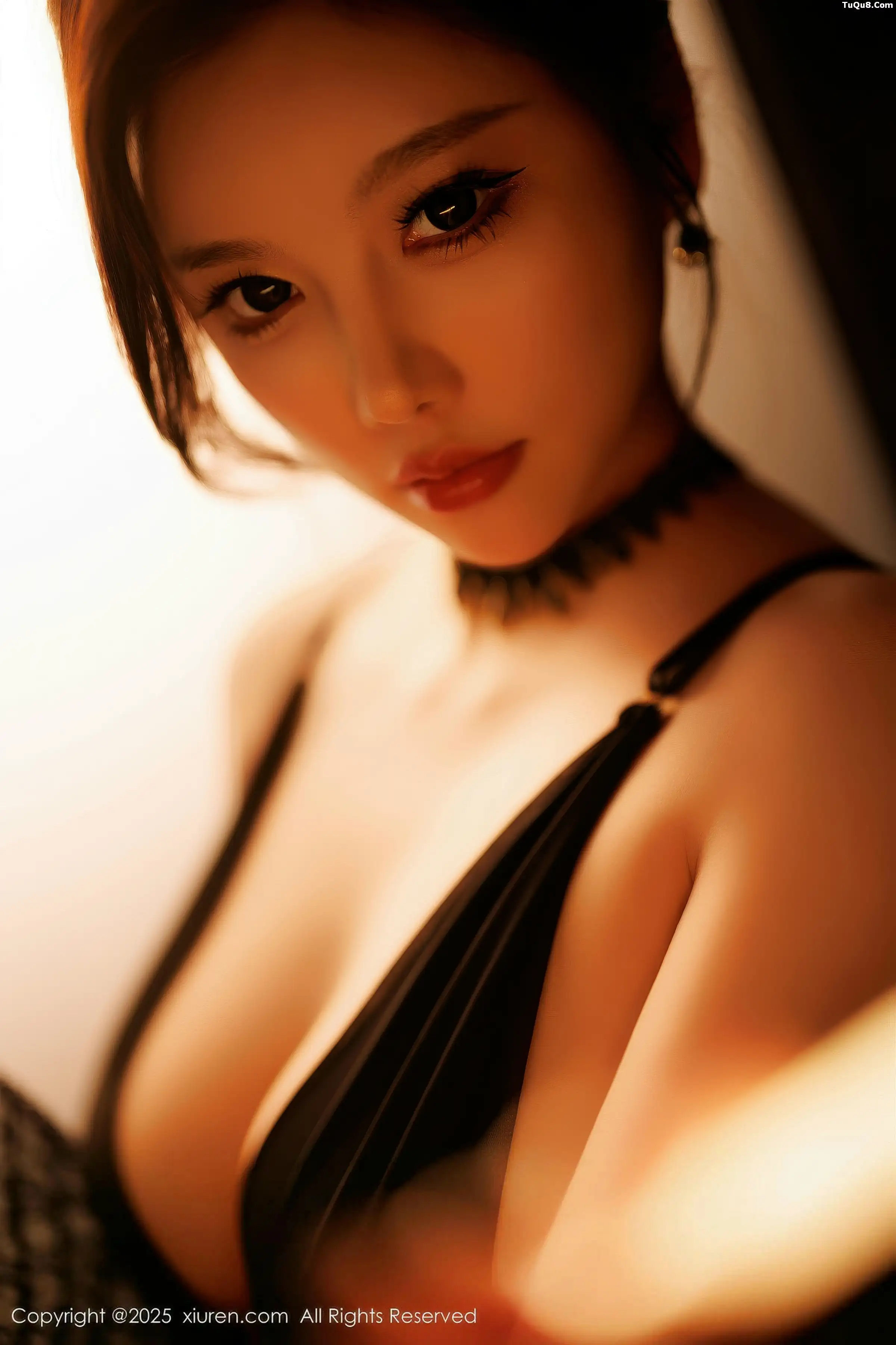CHENCHEN.性感黑色情趣内衣配黑丝袜秀丰腴身材绝美写真 第 115 张