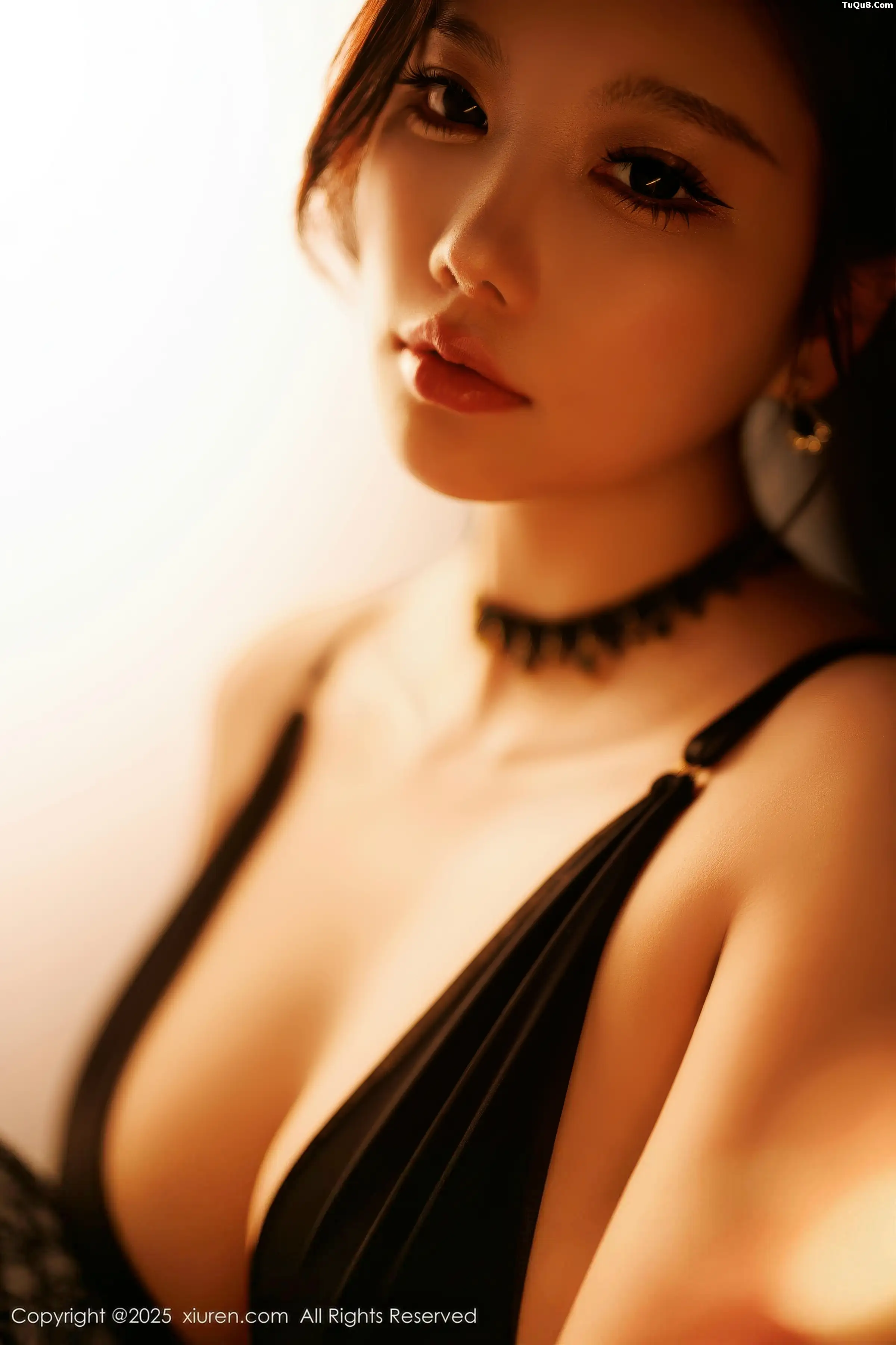 CHENCHEN.性感黑色情趣内衣配黑丝袜秀丰腴身材绝美写真 第 92 张