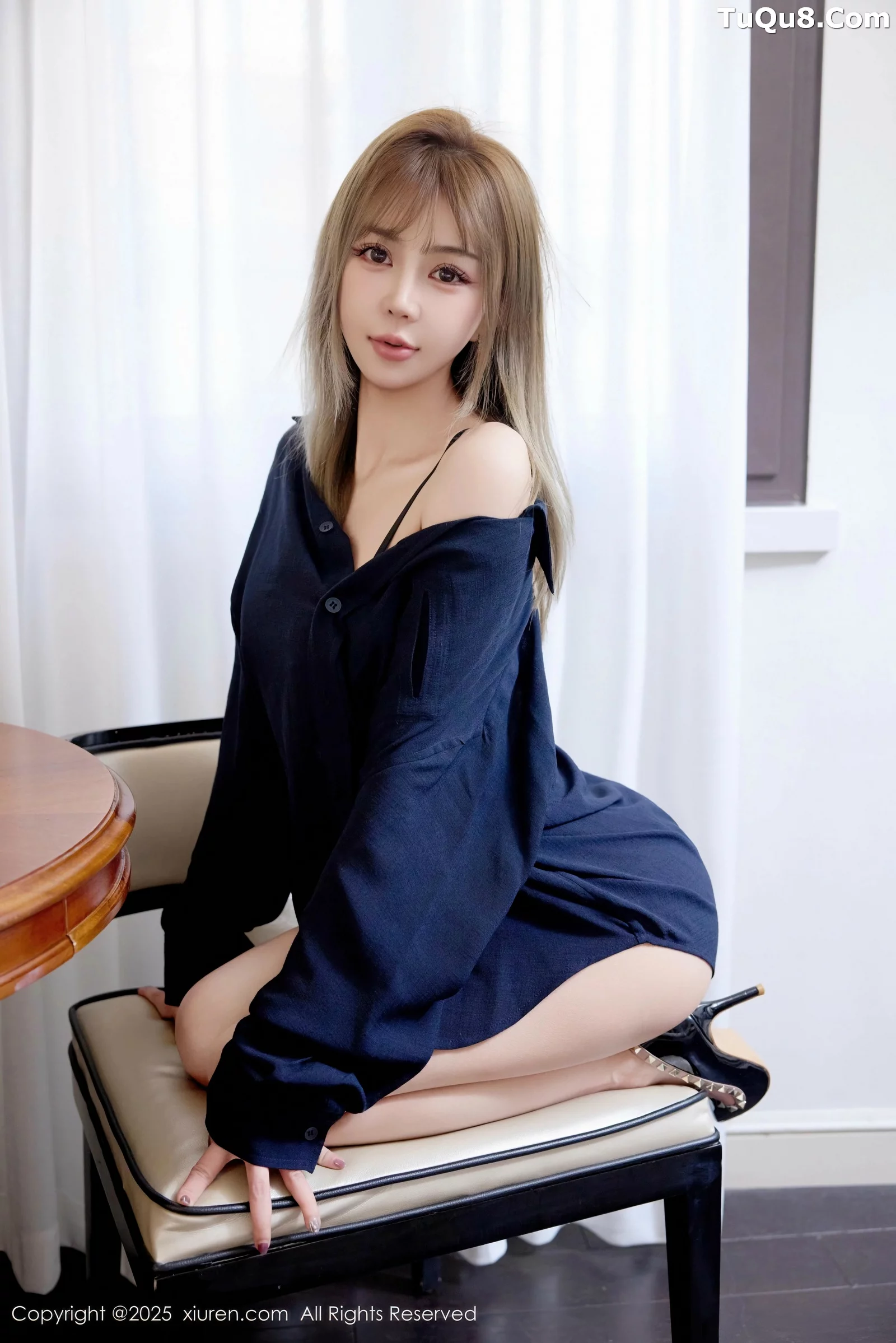 Zoe柚柚性感深色衬衫露紫色情趣内衣秀凹凸身材绝美写真 第 9 张
