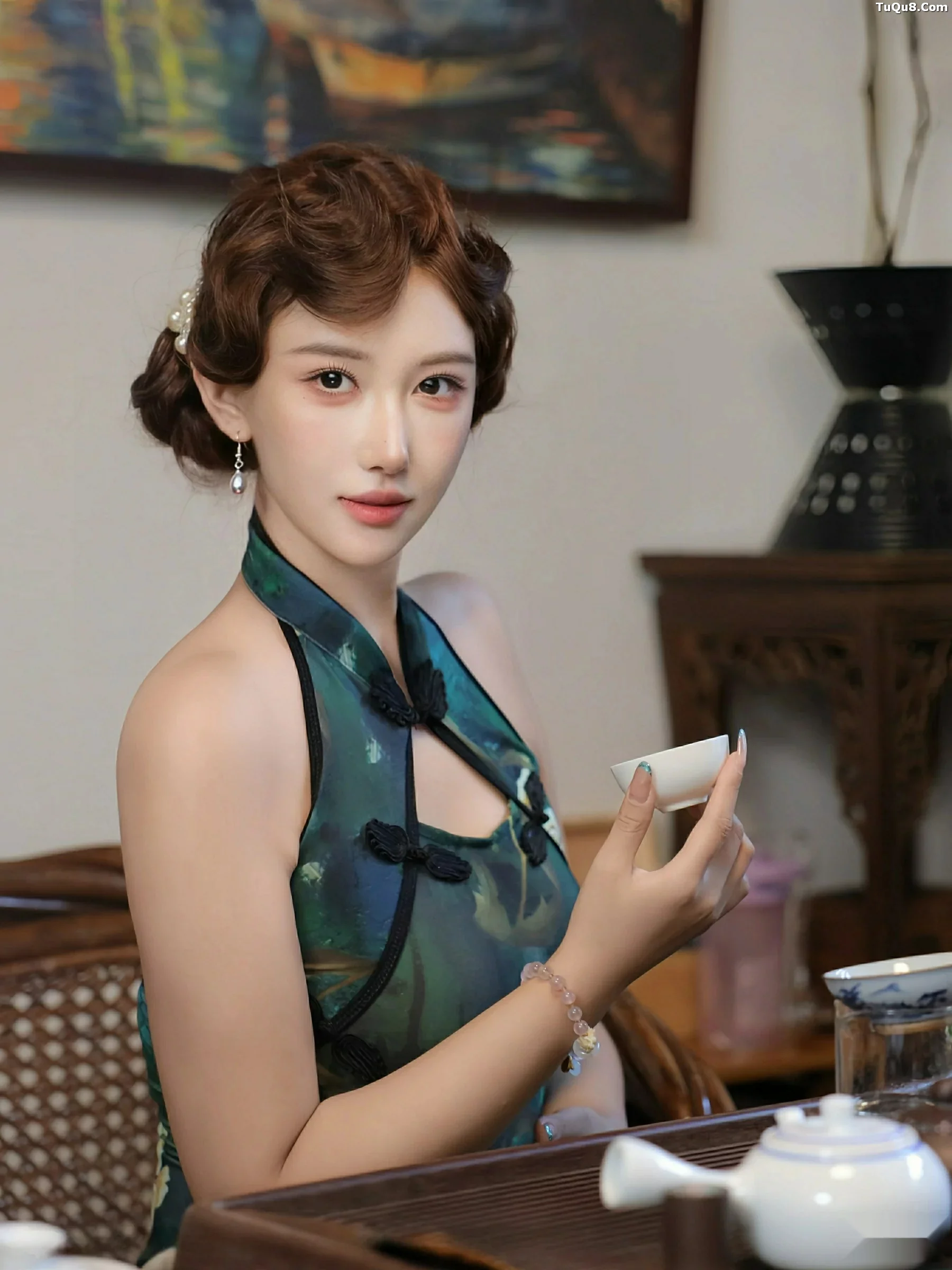 金允希Yuki性感绿色旗袍配超薄肉丝秀丰腴身材迷人绝美写真 第 9 张