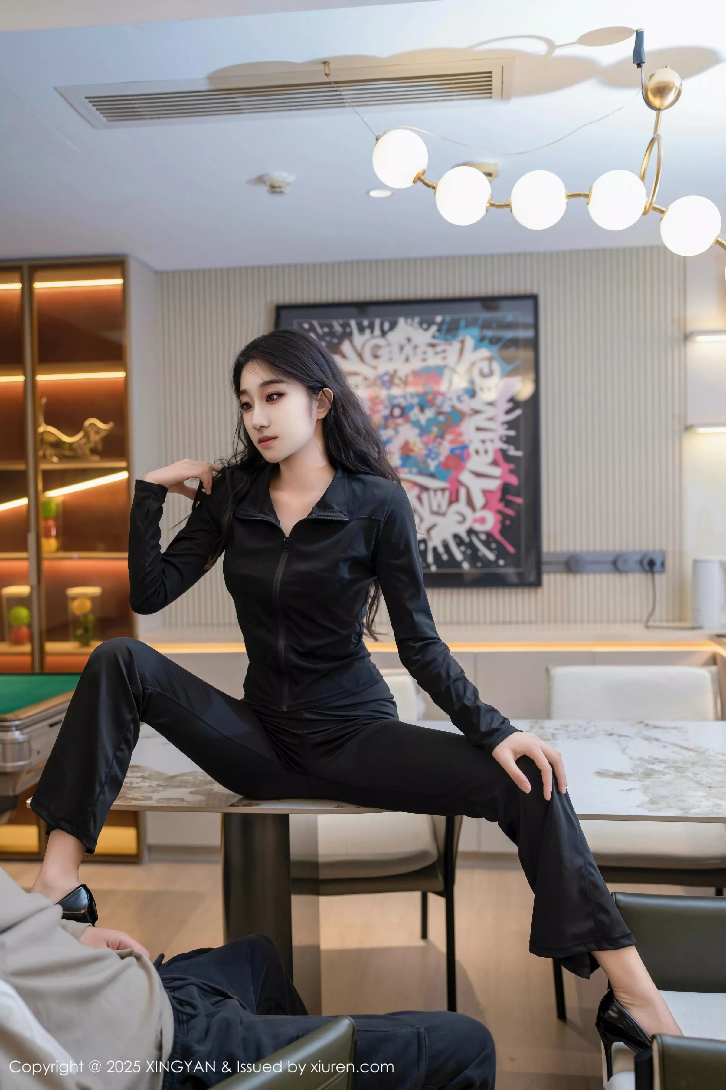 星冉性感黑色外套露白色内衣秀曼妙身姿撩人绝美写真 第 14 张