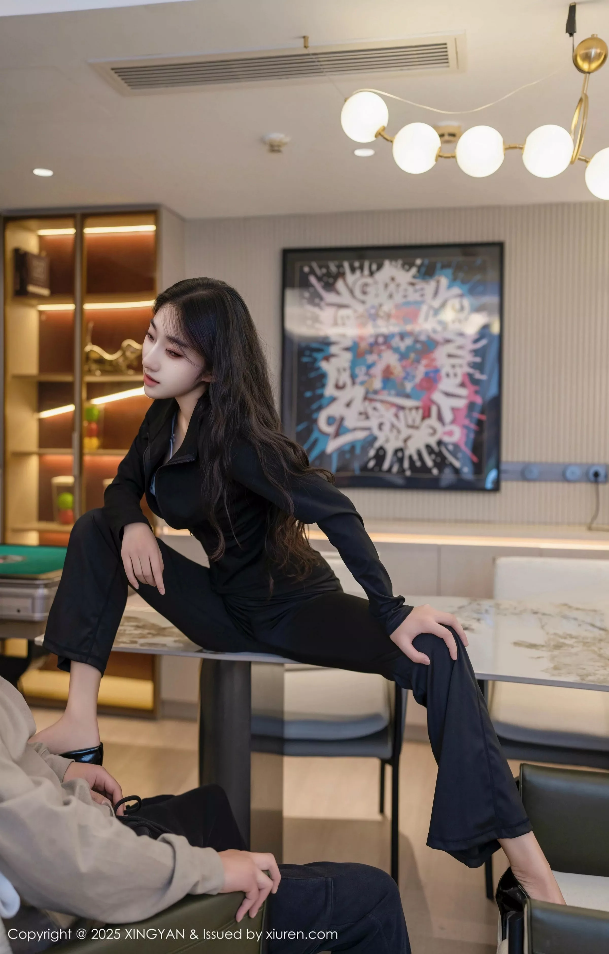 星冉性感黑色外套露白色内衣秀曼妙身姿撩人绝美写真 第 20 张