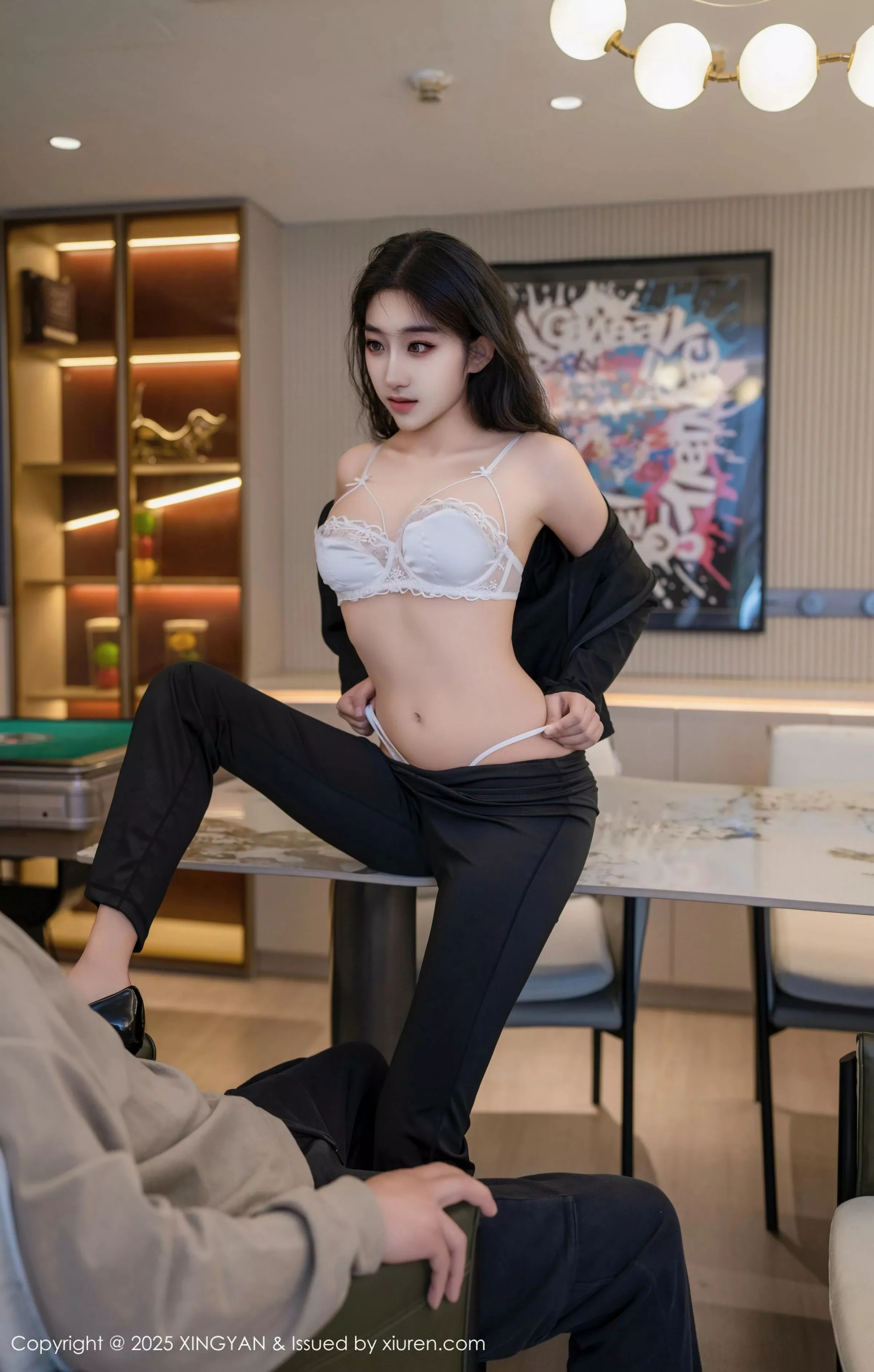 星冉性感黑色外套露白色内衣秀曼妙身姿撩人绝美写真 第 37 张