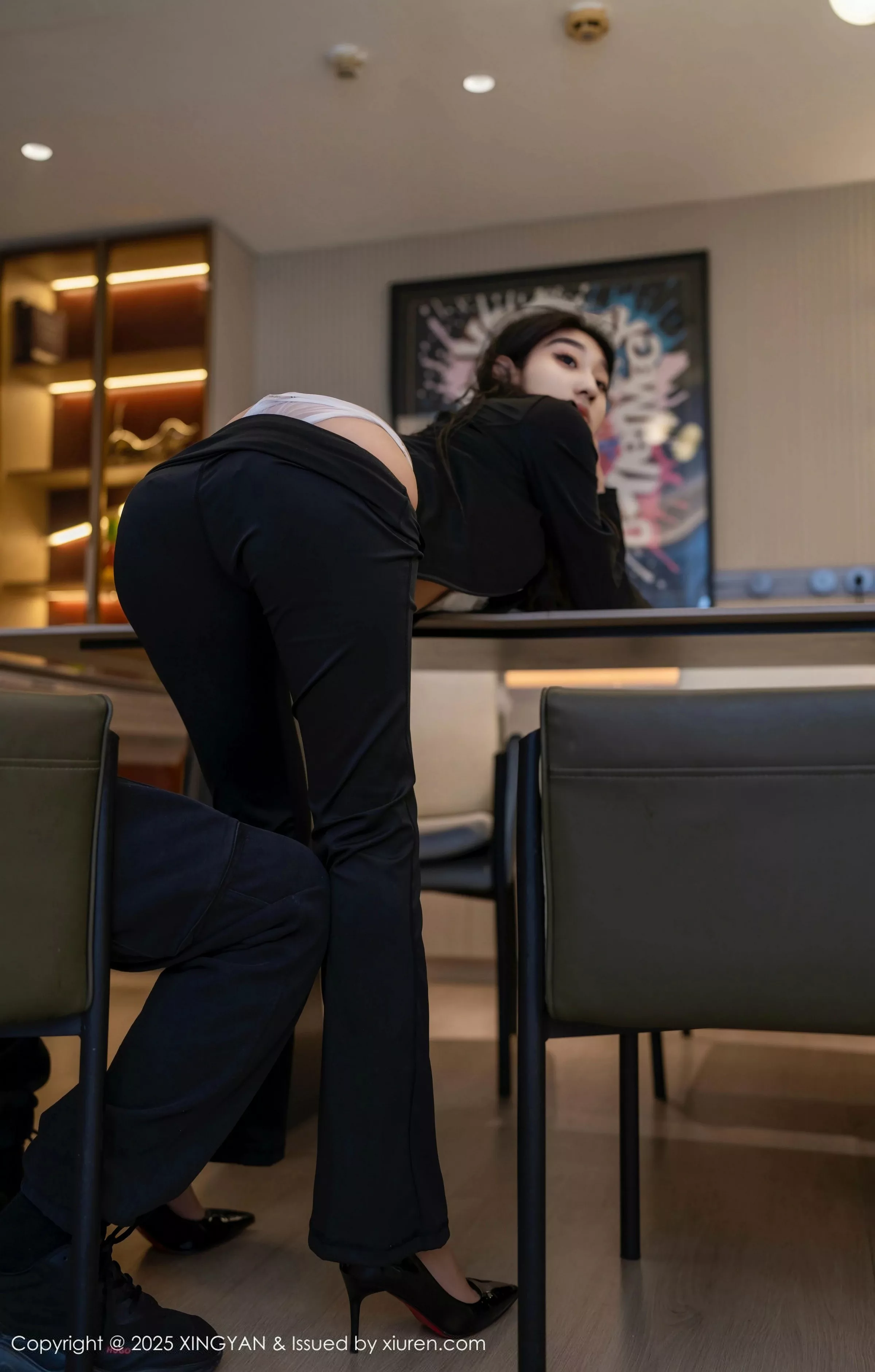 星冉性感黑色外套露白色内衣秀曼妙身姿撩人绝美写真 第 44 张