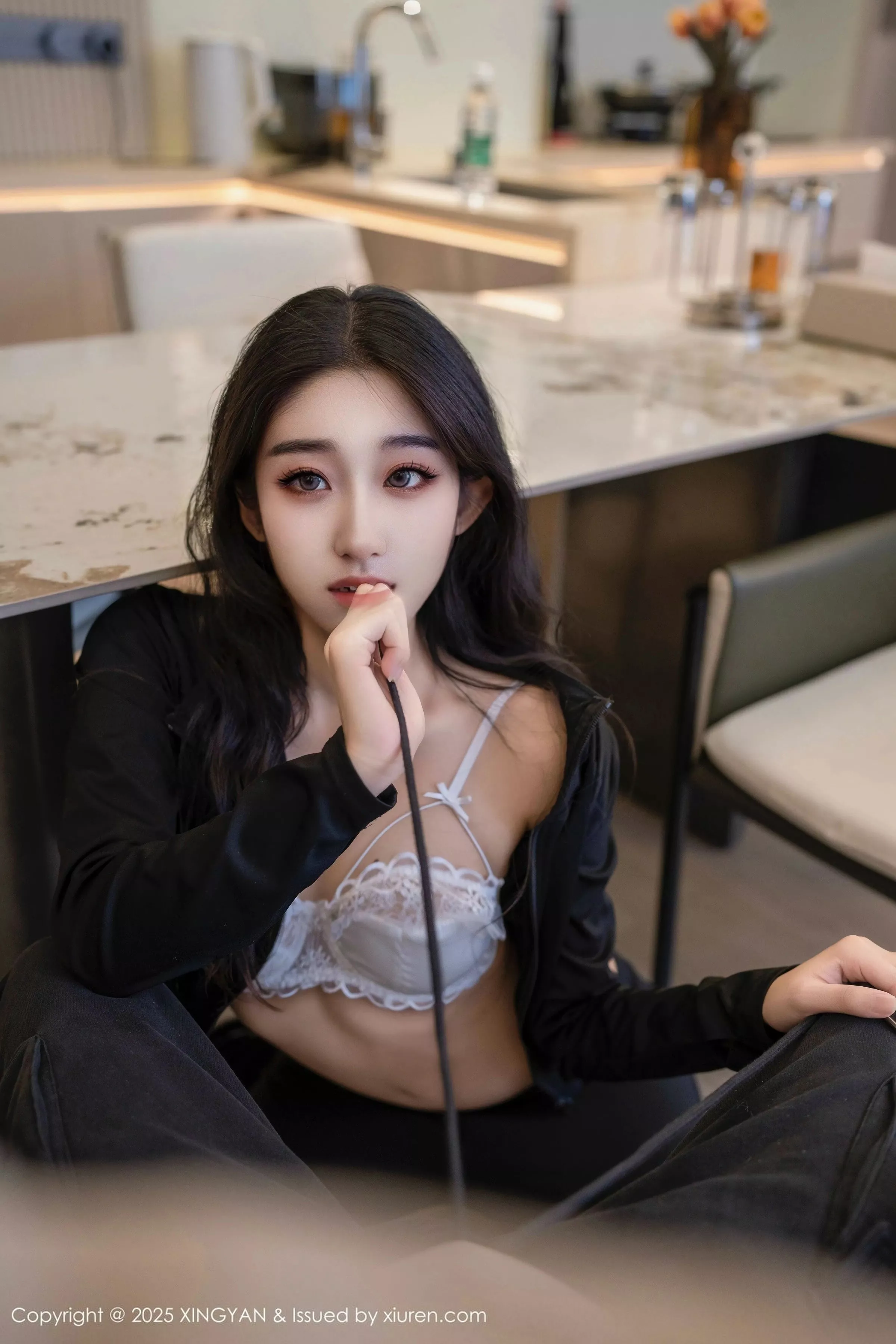星冉性感黑色外套露白色内衣秀曼妙身姿撩人绝美写真 第 73 张
