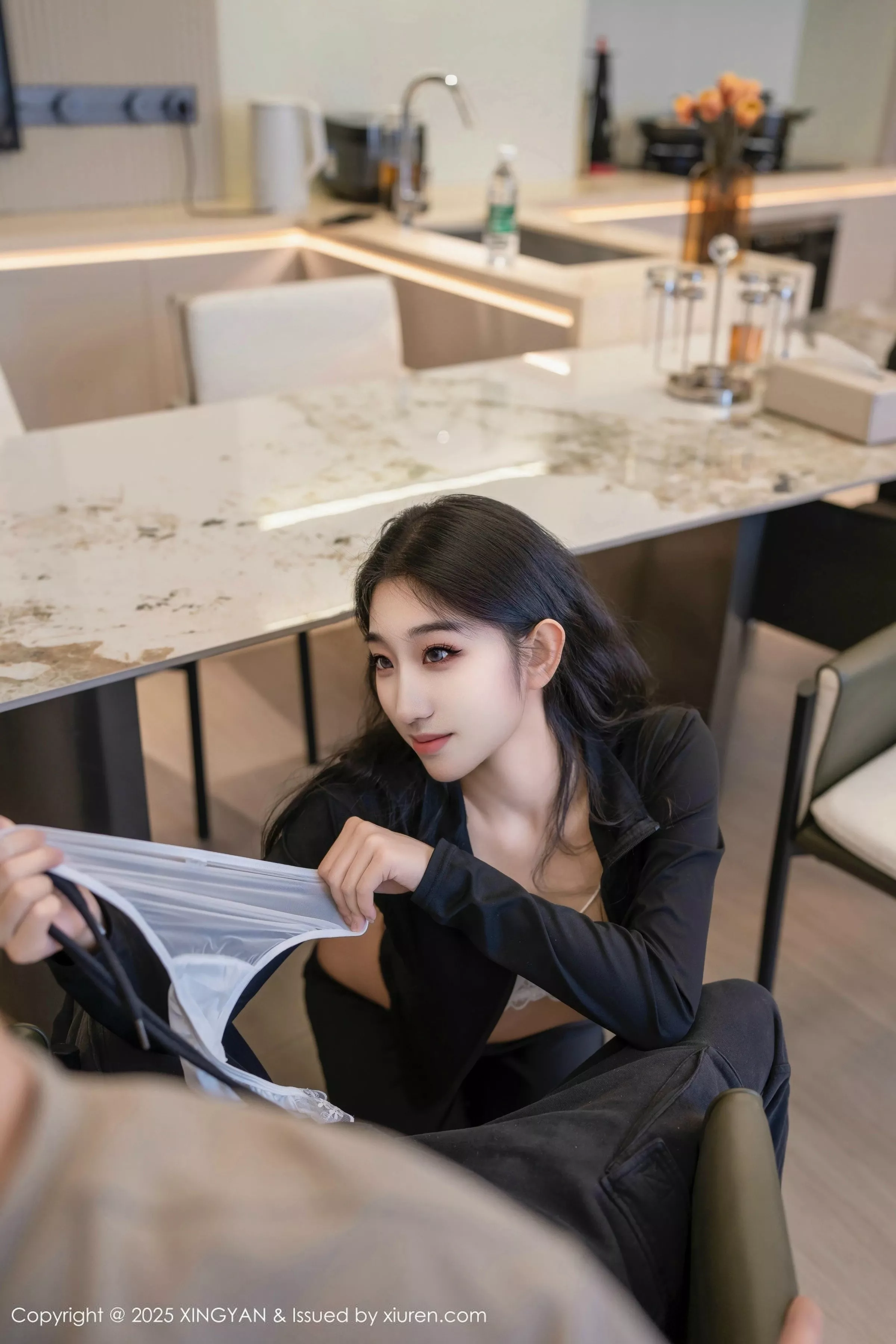 星冉性感黑色外套露白色内衣秀曼妙身姿撩人绝美写真 第 80 张