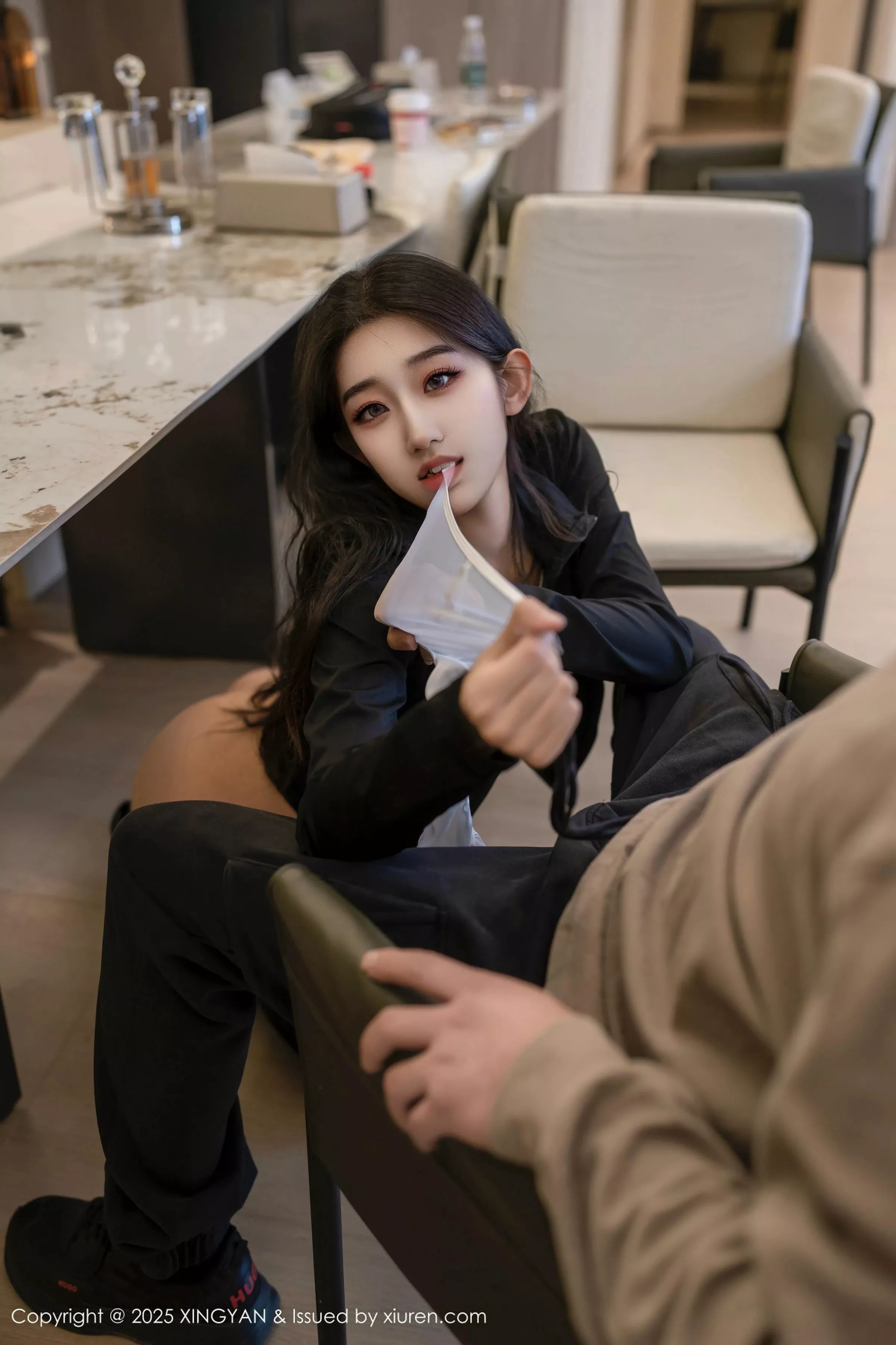 星冉性感黑色外套露白色内衣秀曼妙身姿撩人绝美写真 第 81 张