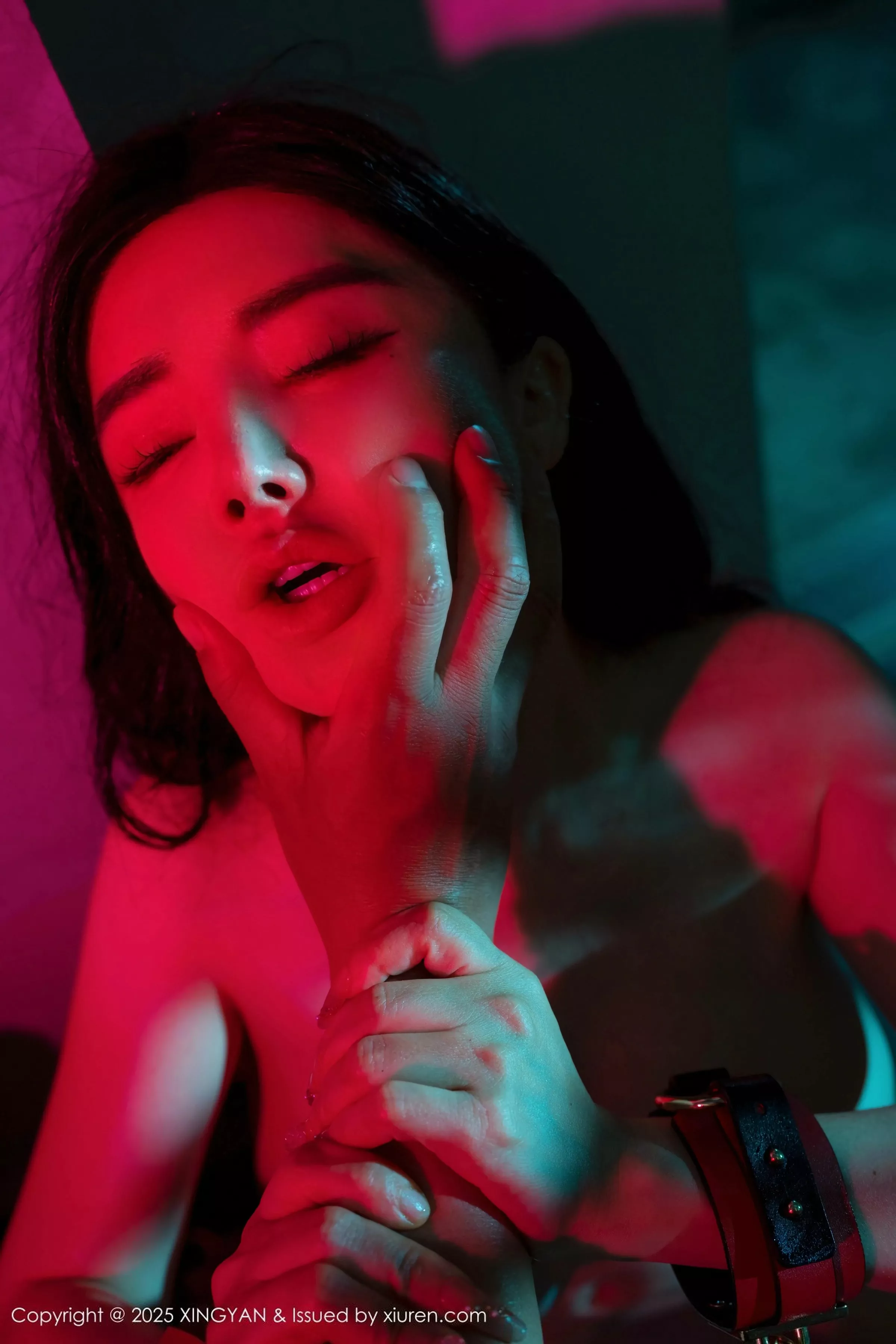 潘思沁性感黑色情趣内衣配超薄黑丝秀巨乳肥臀惹火绝美写真 第 118 张