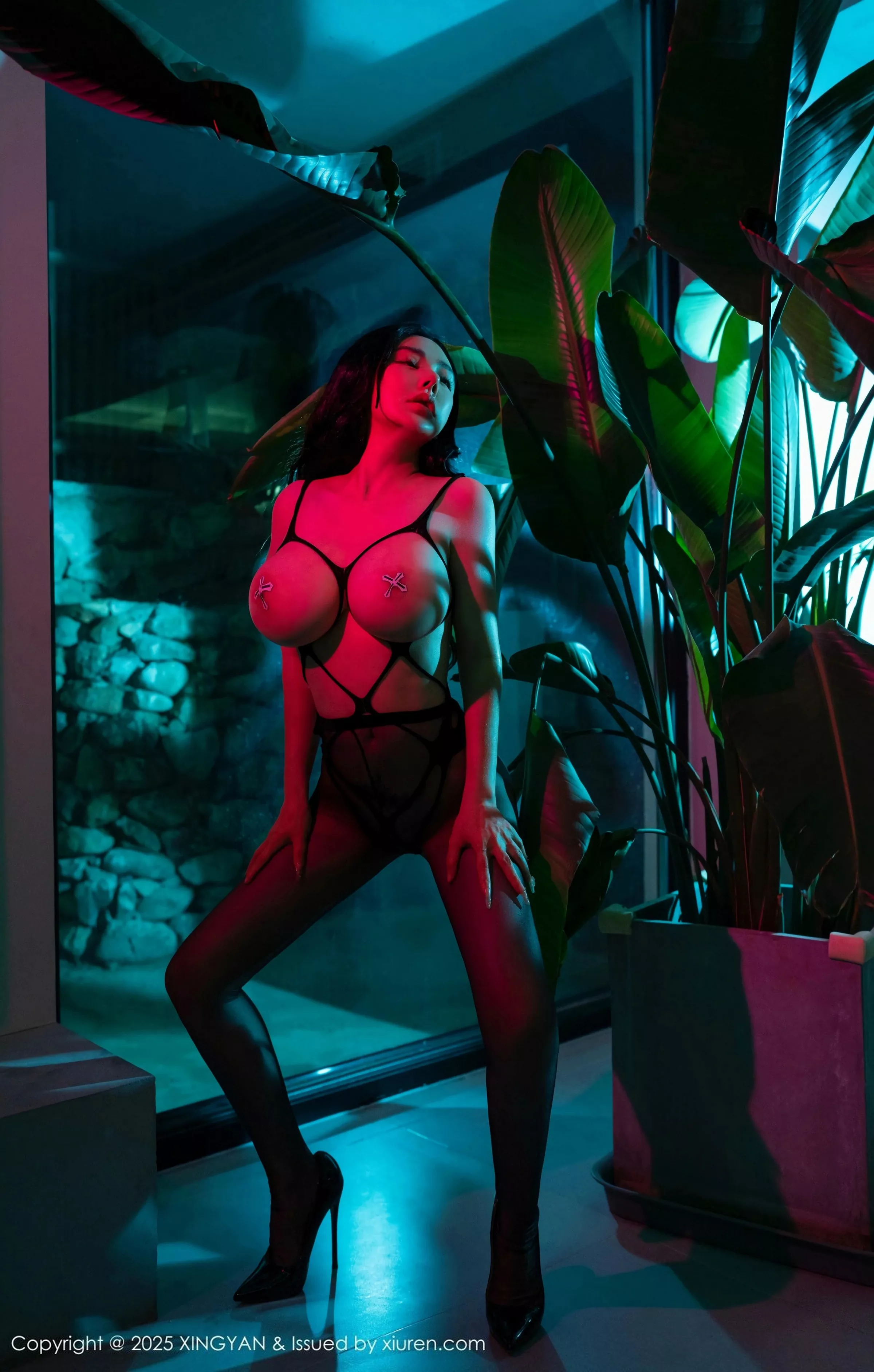 潘思沁性感黑色情趣内衣配超薄黑丝秀巨乳肥臀惹火绝美写真 第 72 张