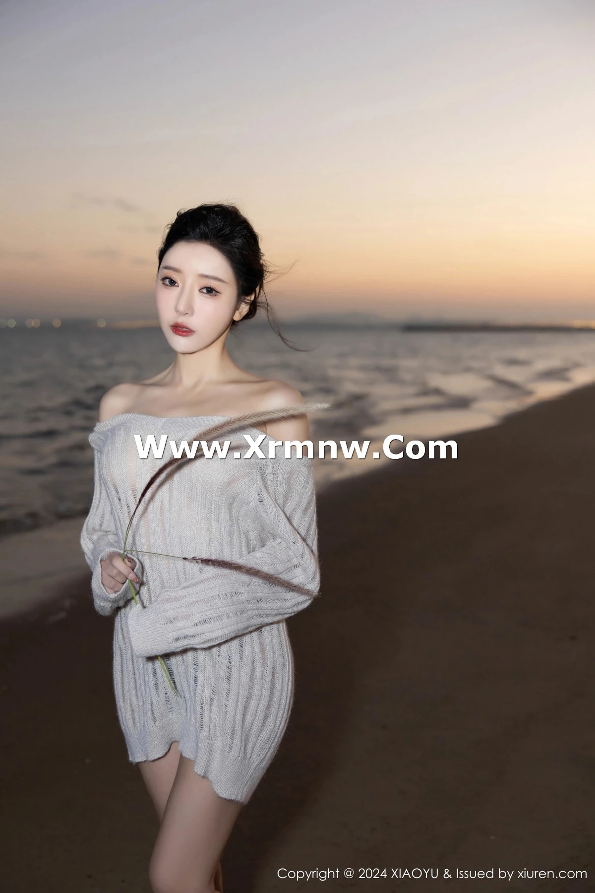 王馨瑶yanni性感黑色情趣内衣配黑丝袜秀完美身材绝美写真 第 2 张