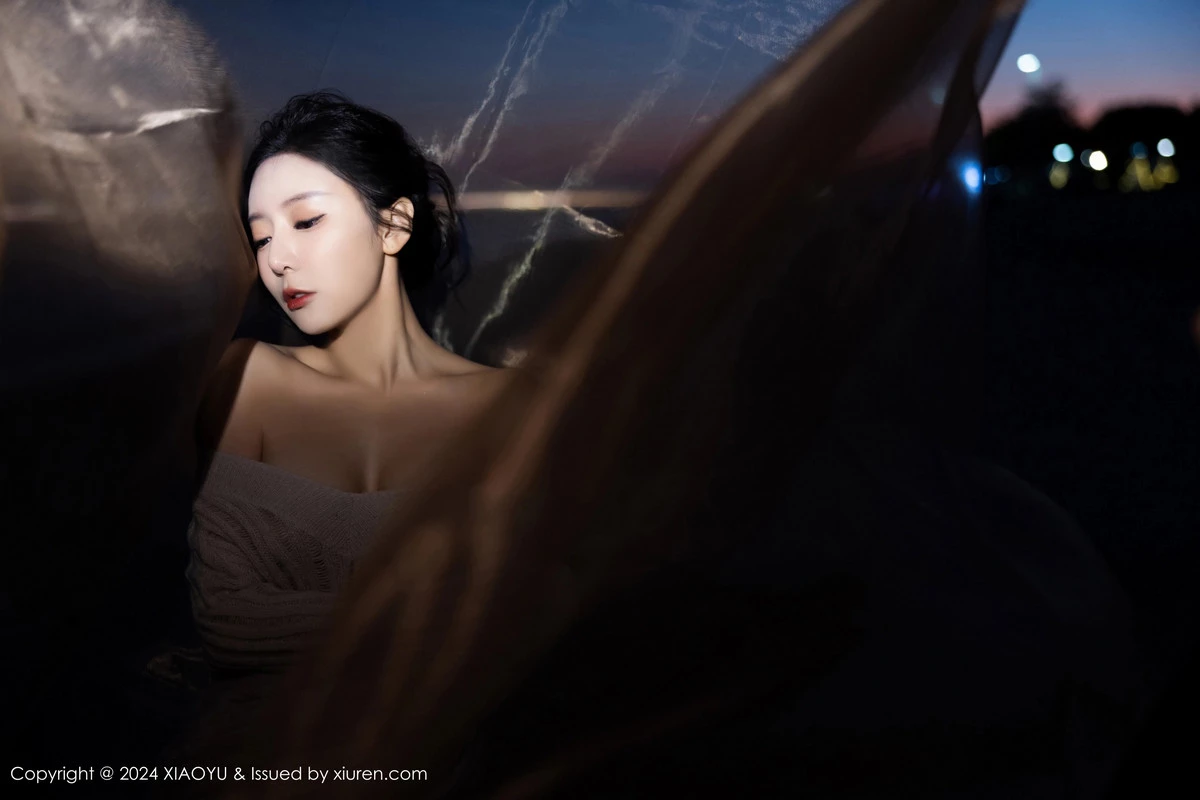 王馨瑶yanni性感黑色情趣内衣配黑丝袜秀完美身材绝美写真 第 39 张