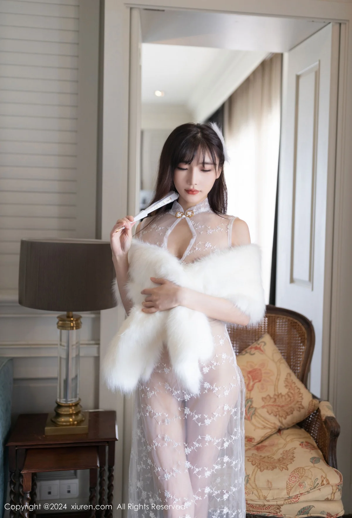 陆萱萱性感白色透视旗袍配超薄肉丝秀惹火身材撩人绝美写真 第 3 张