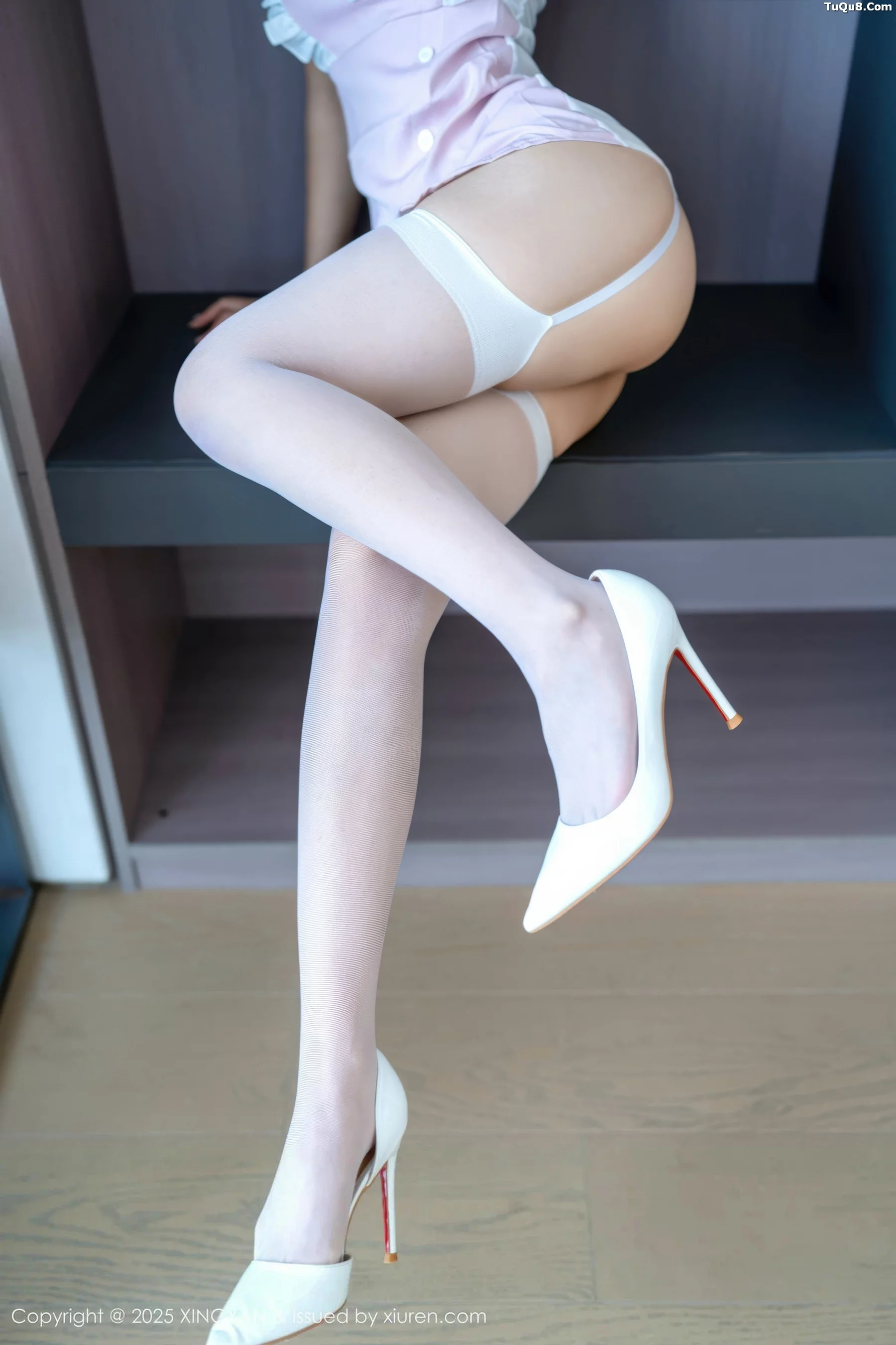 阮福福性感粉色护士装配白丝吊袜秀完美身材绝美写真 第 12 张