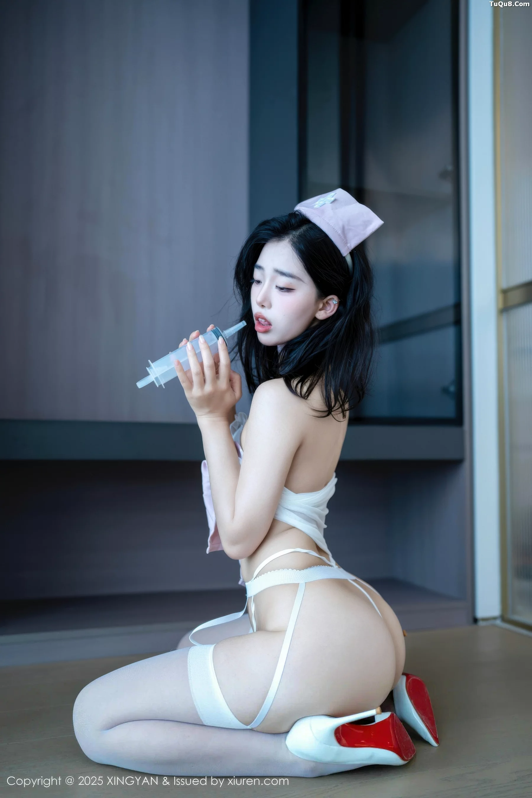 阮福福性感粉色护士装配白丝吊袜秀完美身材绝美写真 第 79 张
