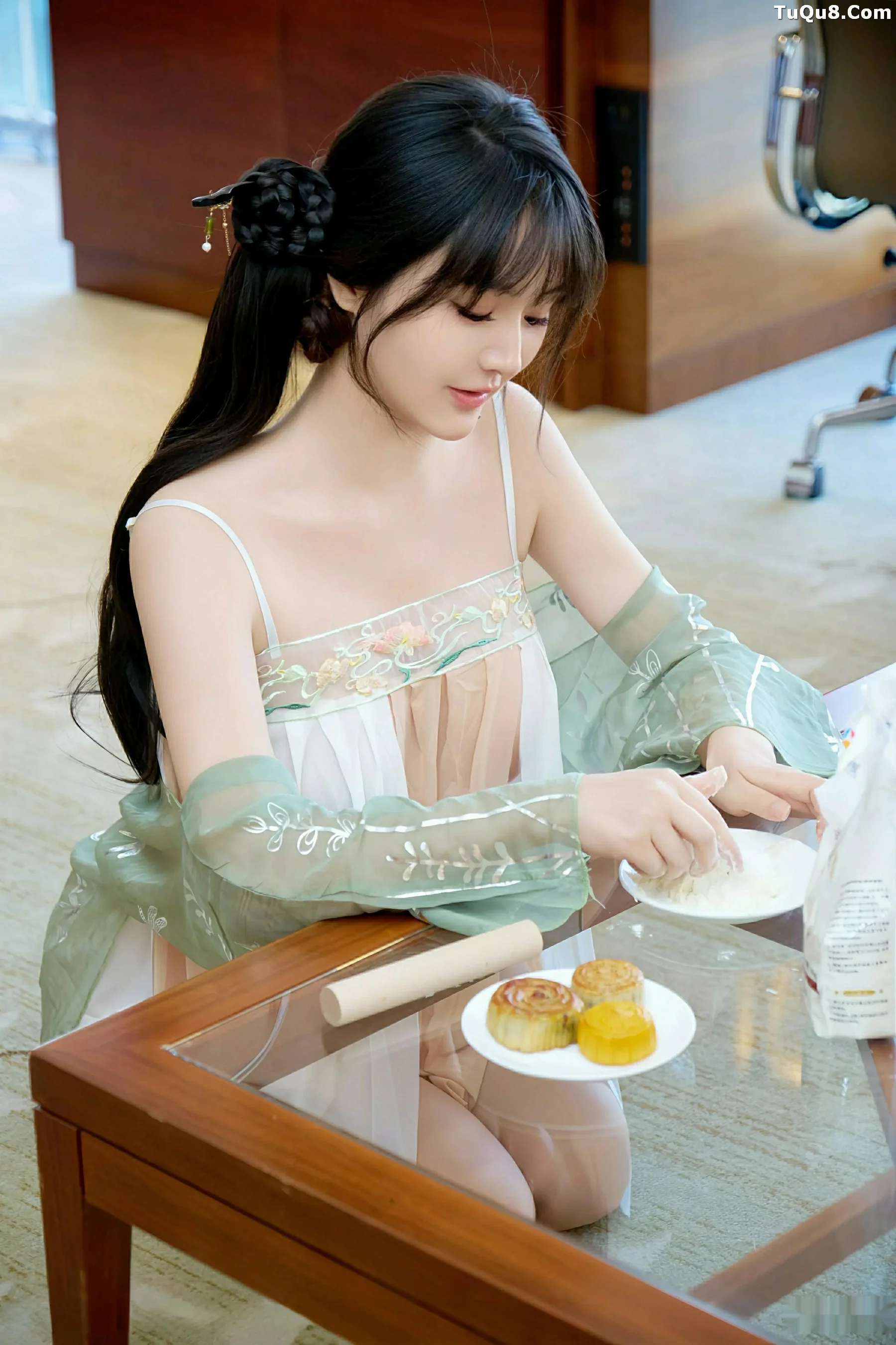 沈南汐RuRu性感浅色古风服饰配超薄肉丝秀美腿绝美写真 第 17 张