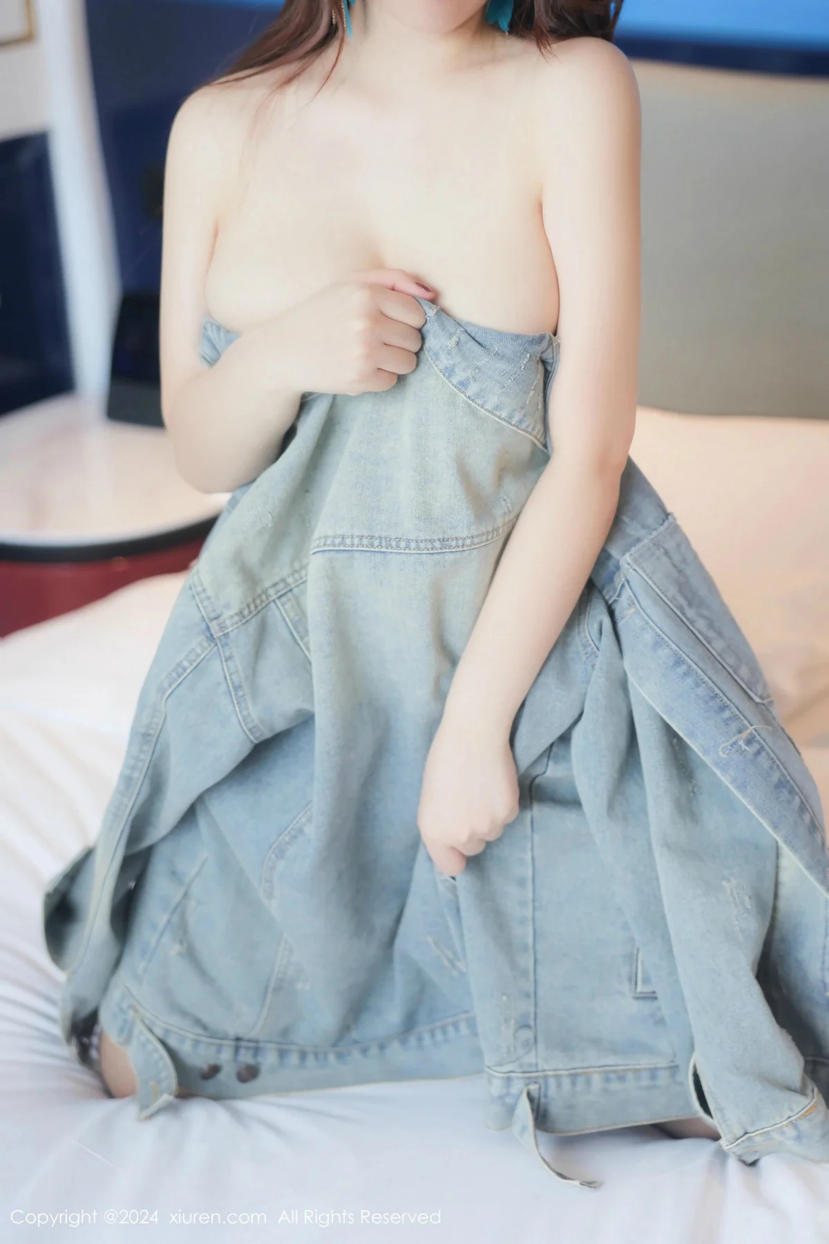蛋蛋宝蓝色牛仔衣露性感黑色内衣配超薄黑丝秀美腿绝美写真 第 124 张