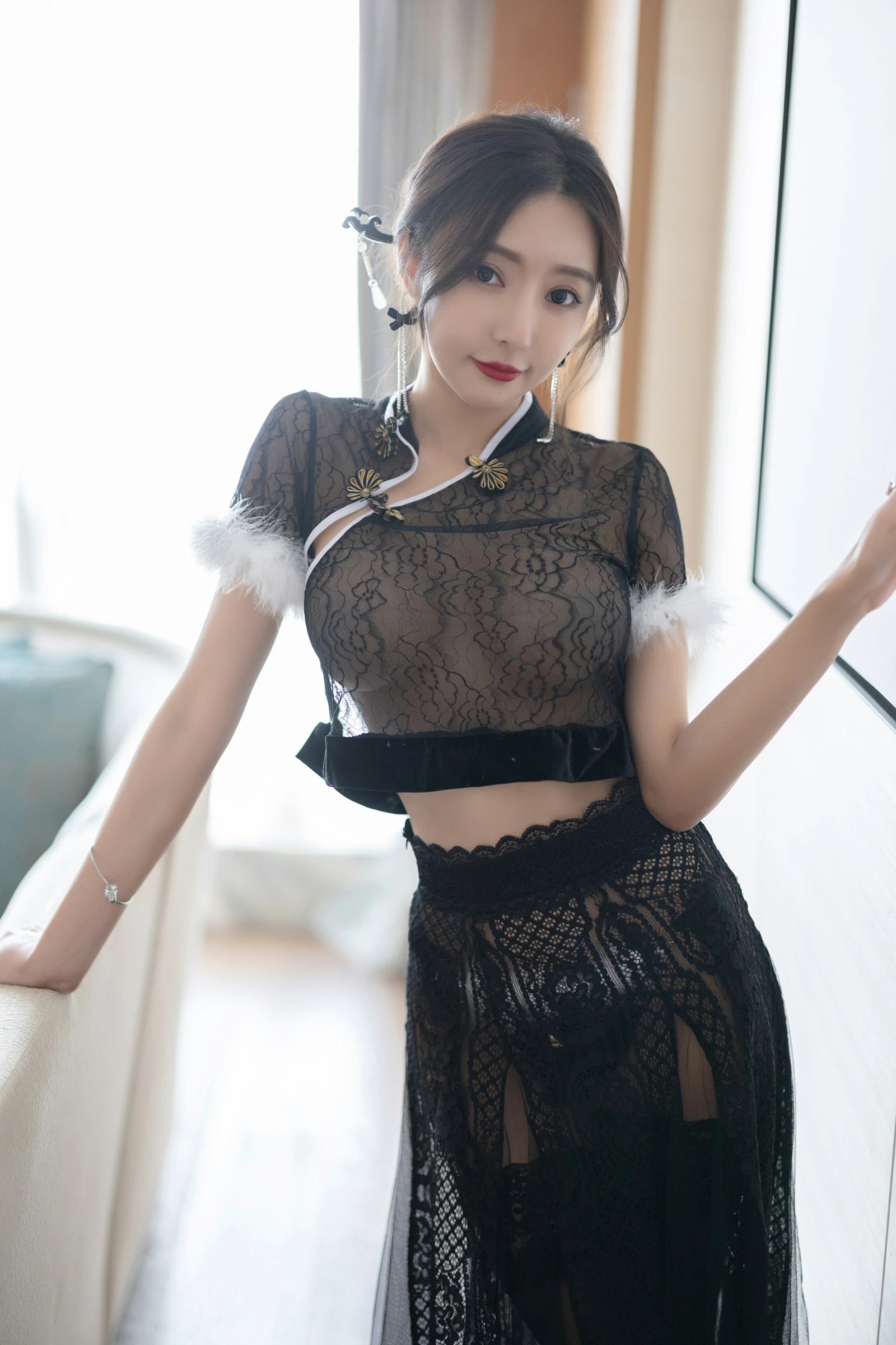 [秀人付费] 王馨瑶Yanni 诱人私拍福利 黑色网纱旗袍 第 19 张