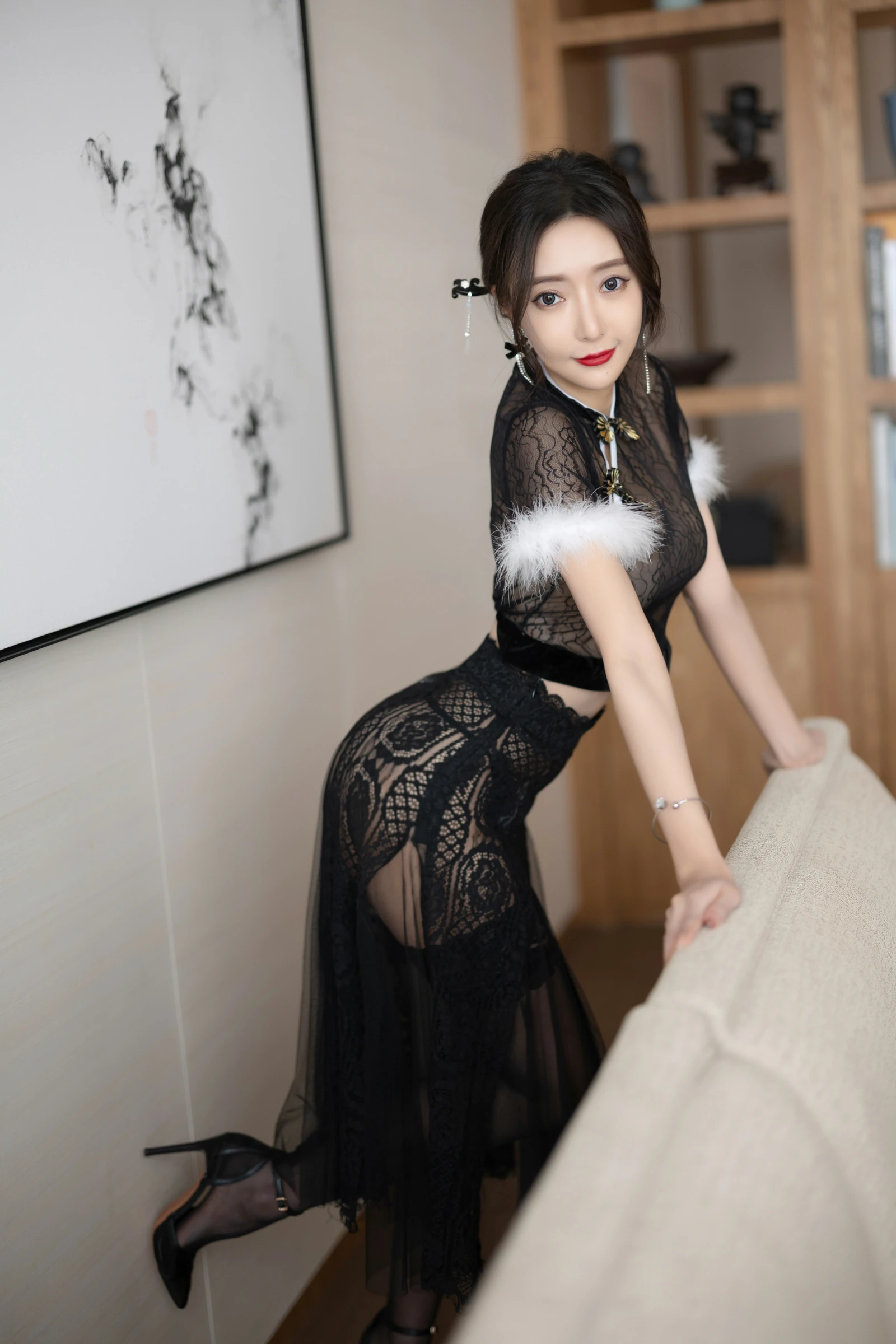 [秀人付费] 王馨瑶Yanni 诱人私拍福利 黑色网纱旗袍 第 5 张