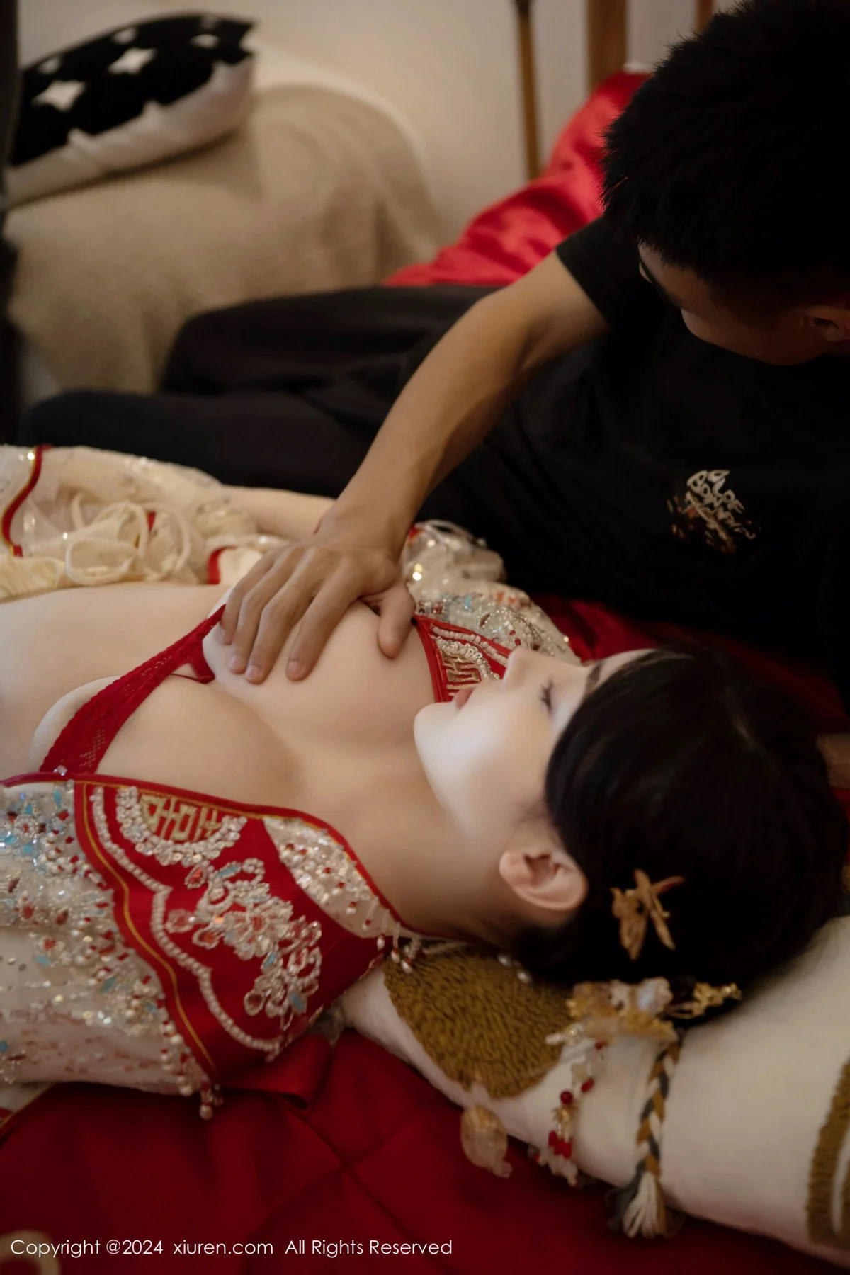 豆瓣酱闹新娘主题红色新娘装配超薄肉丝秀丰腴身材绝美写真 第 145 张