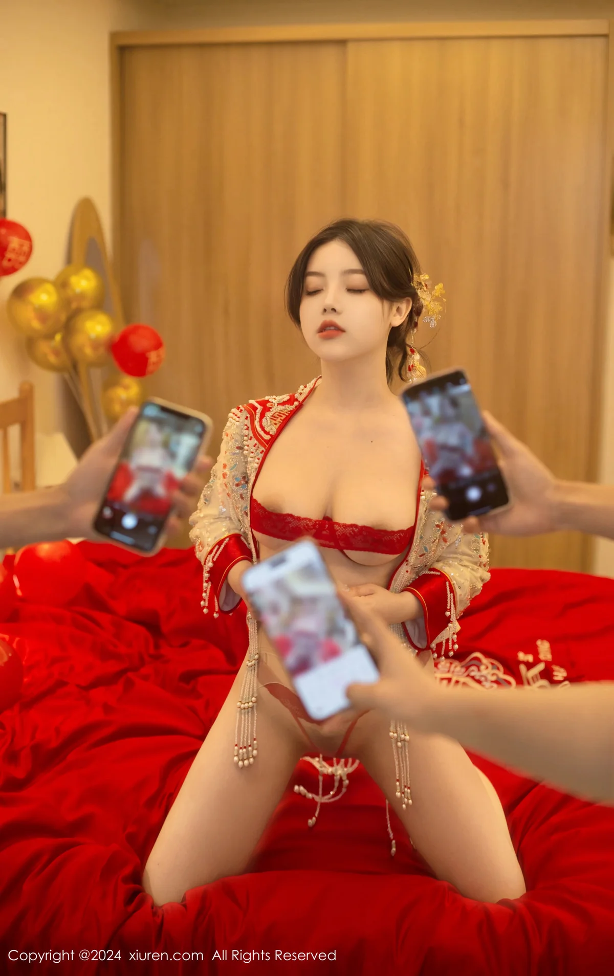 豆瓣酱闹新娘主题红色新娘装配超薄肉丝秀丰腴身材绝美写真 第 85 张