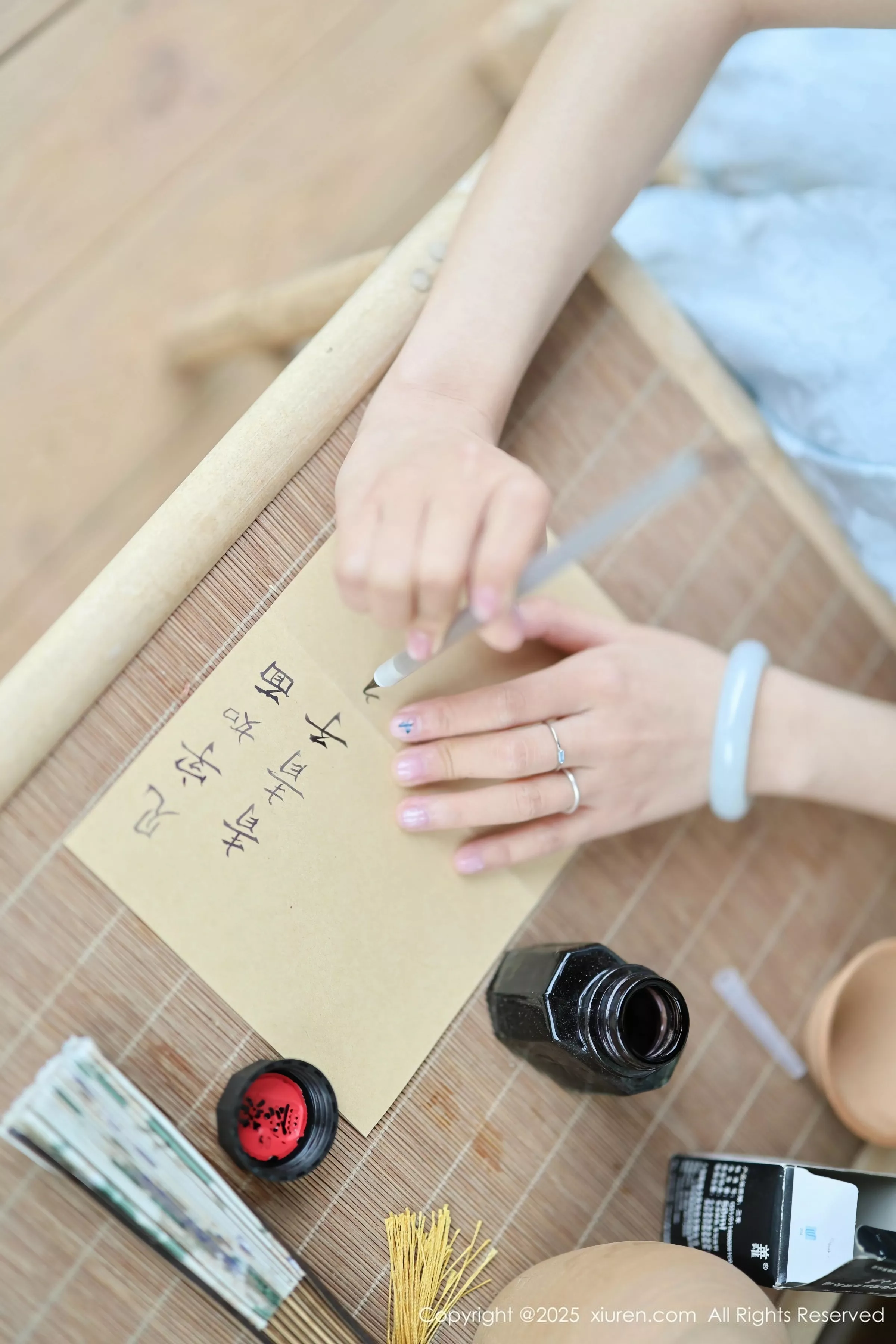 茂木希子日式旗袍露白色内衣配肉丝袜秀完美曲线绝美写真 第 25 张