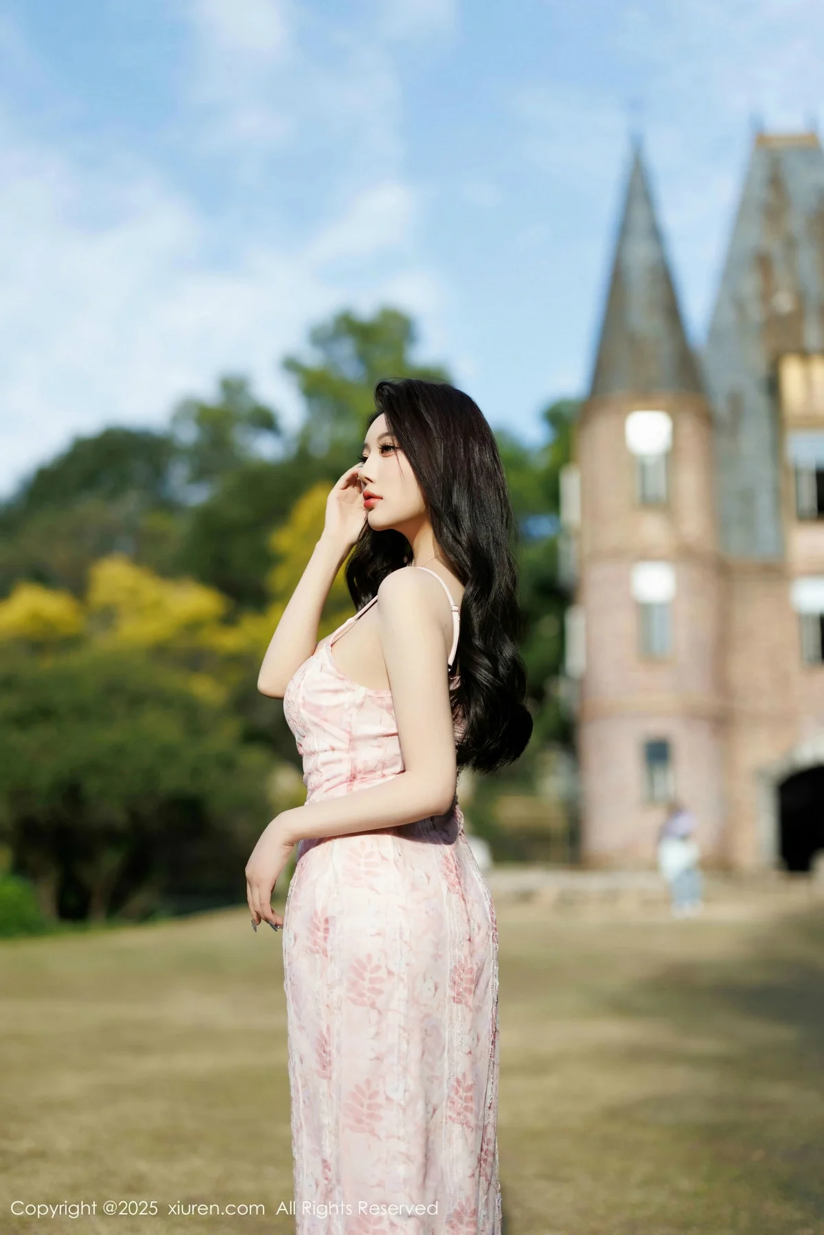 杨晨晨Yome粉色连衣裙+白色珍珠内衣秀丰腴身材绝美写真 第 12 张