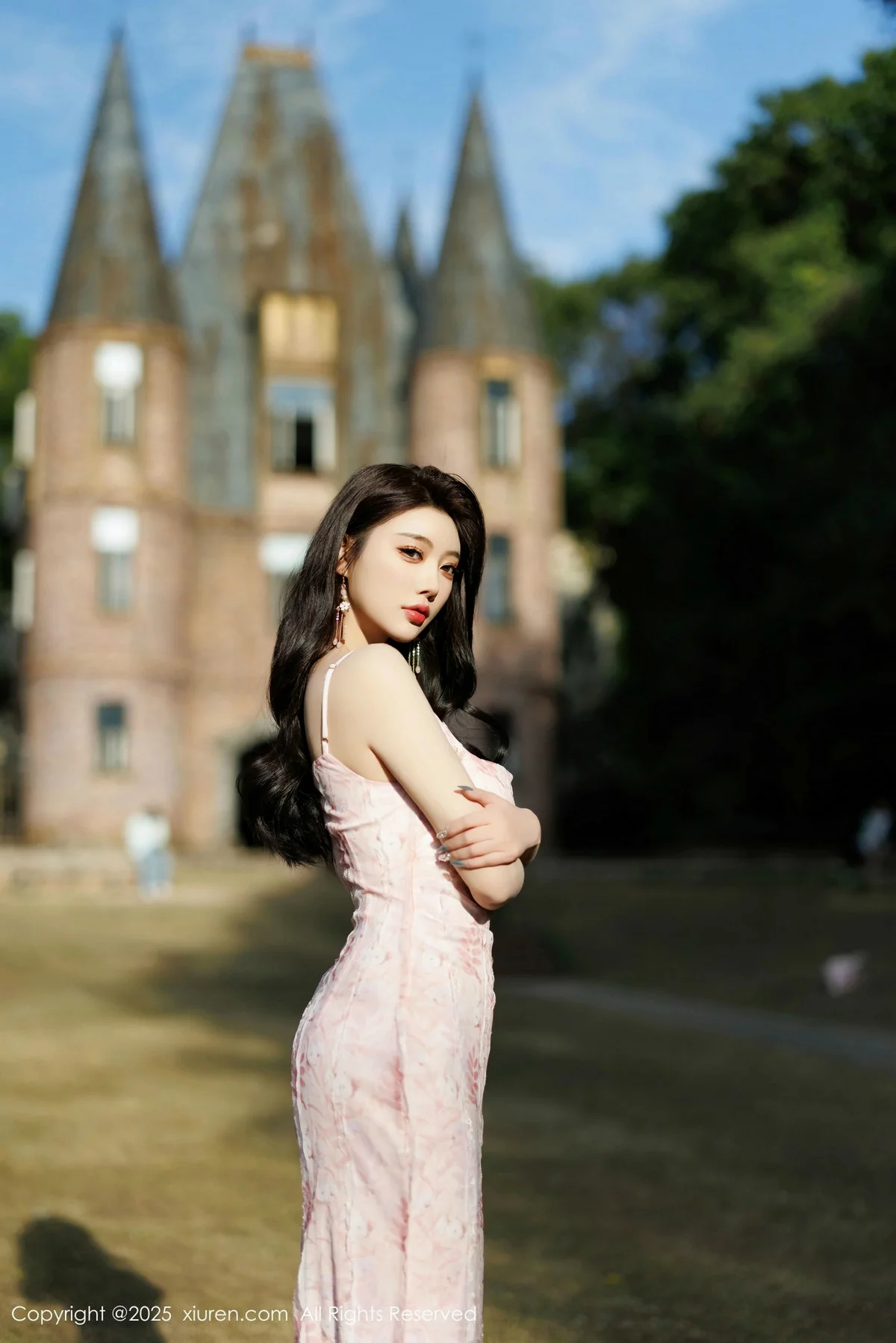 杨晨晨Yome粉色连衣裙+白色珍珠内衣秀丰腴身材绝美写真 第 13 张