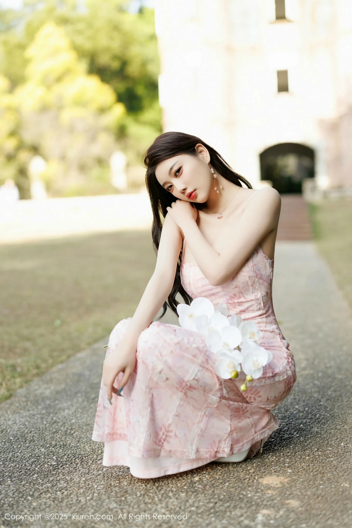 杨晨晨Yome粉色连衣裙+白色珍珠内衣秀丰腴身材绝美写真 第 19 张