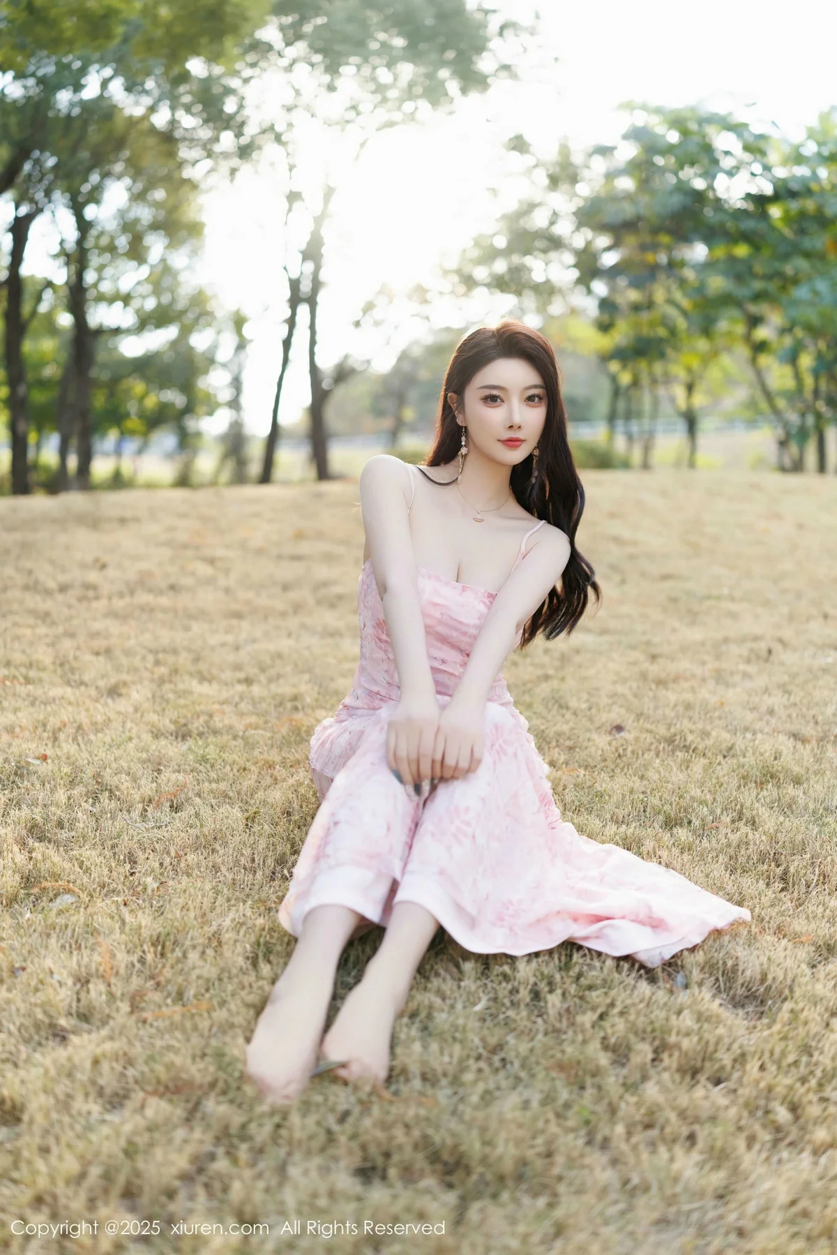 杨晨晨Yome粉色连衣裙+白色珍珠内衣秀丰腴身材绝美写真 第 33 张