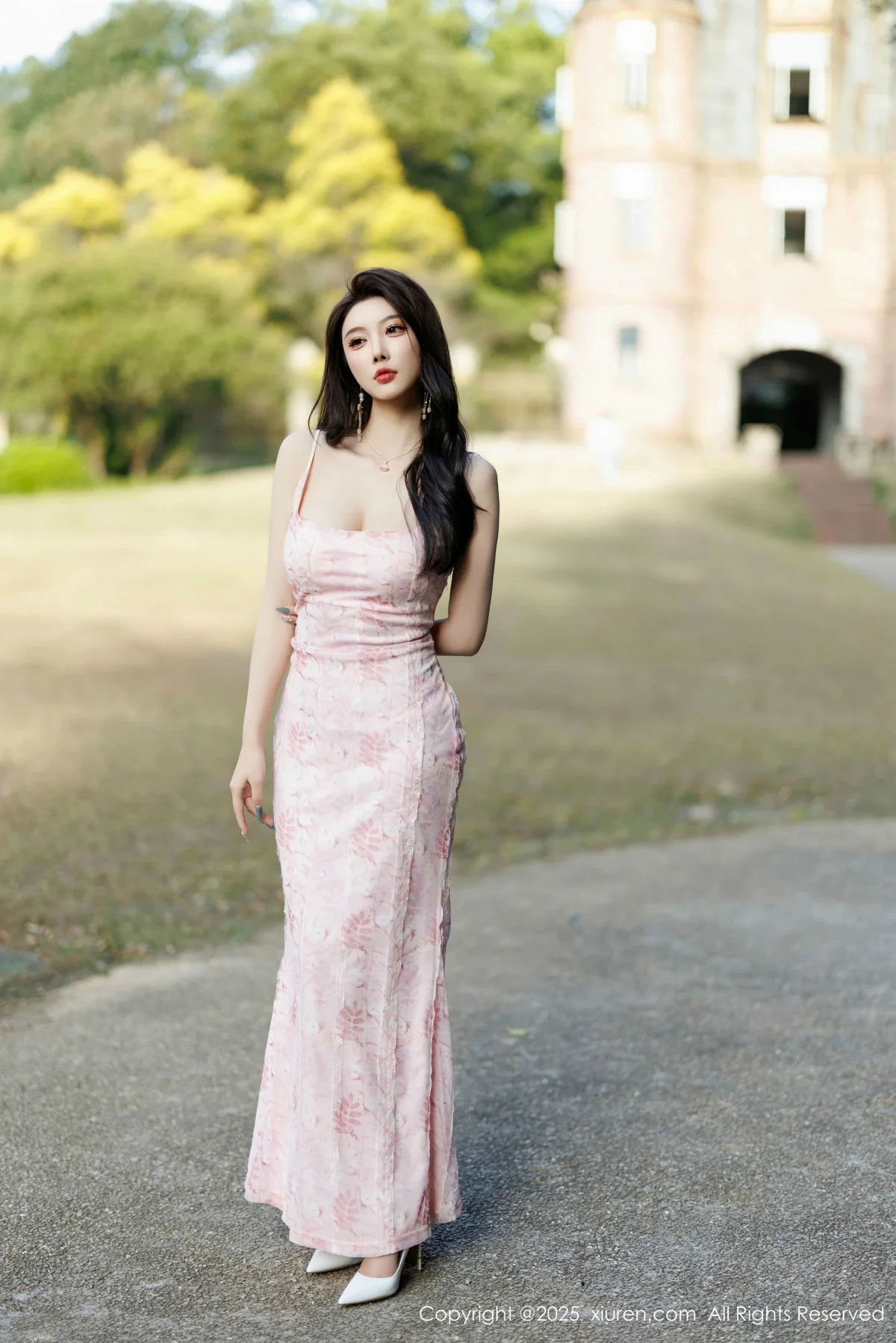 杨晨晨Yome粉色连衣裙+白色珍珠内衣秀丰腴身材绝美写真 第 8 张