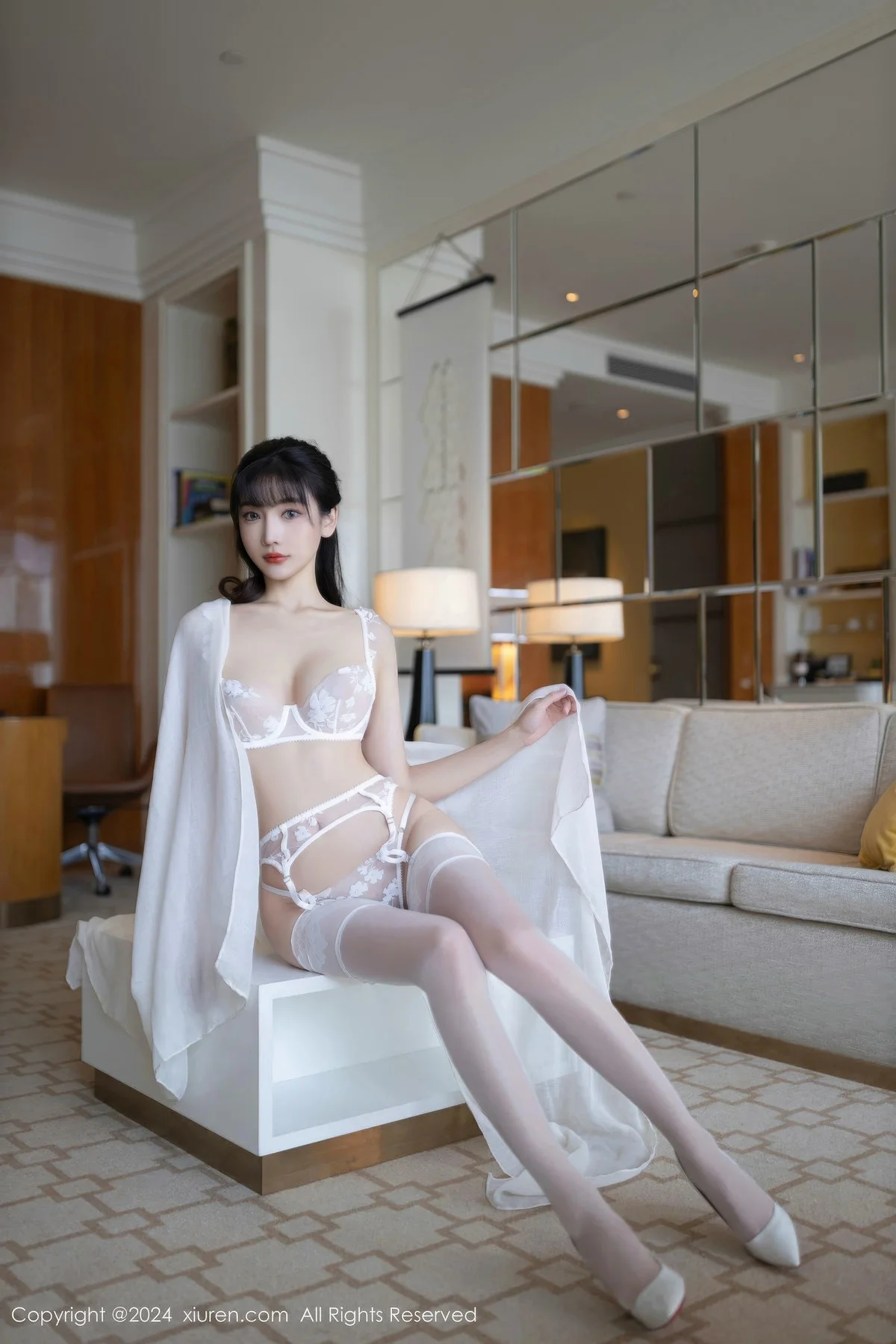 陆萱萱性感白色情趣内衣配白丝吊袜秀曼妙身姿撩人绝美写真 第 2 张