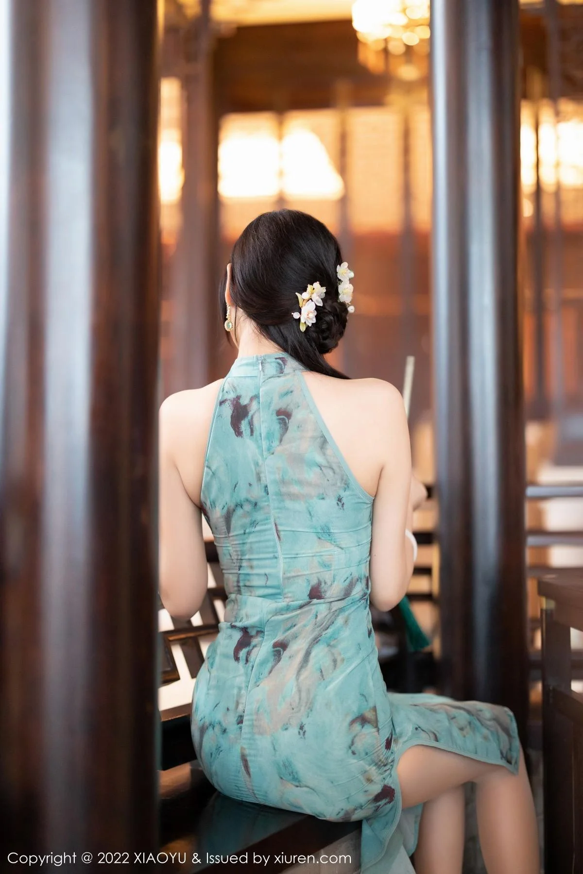 杨晨晨Yome户外蓝暗色旗袍配超薄肉丝秀完美身材绝美写真 第 28 张