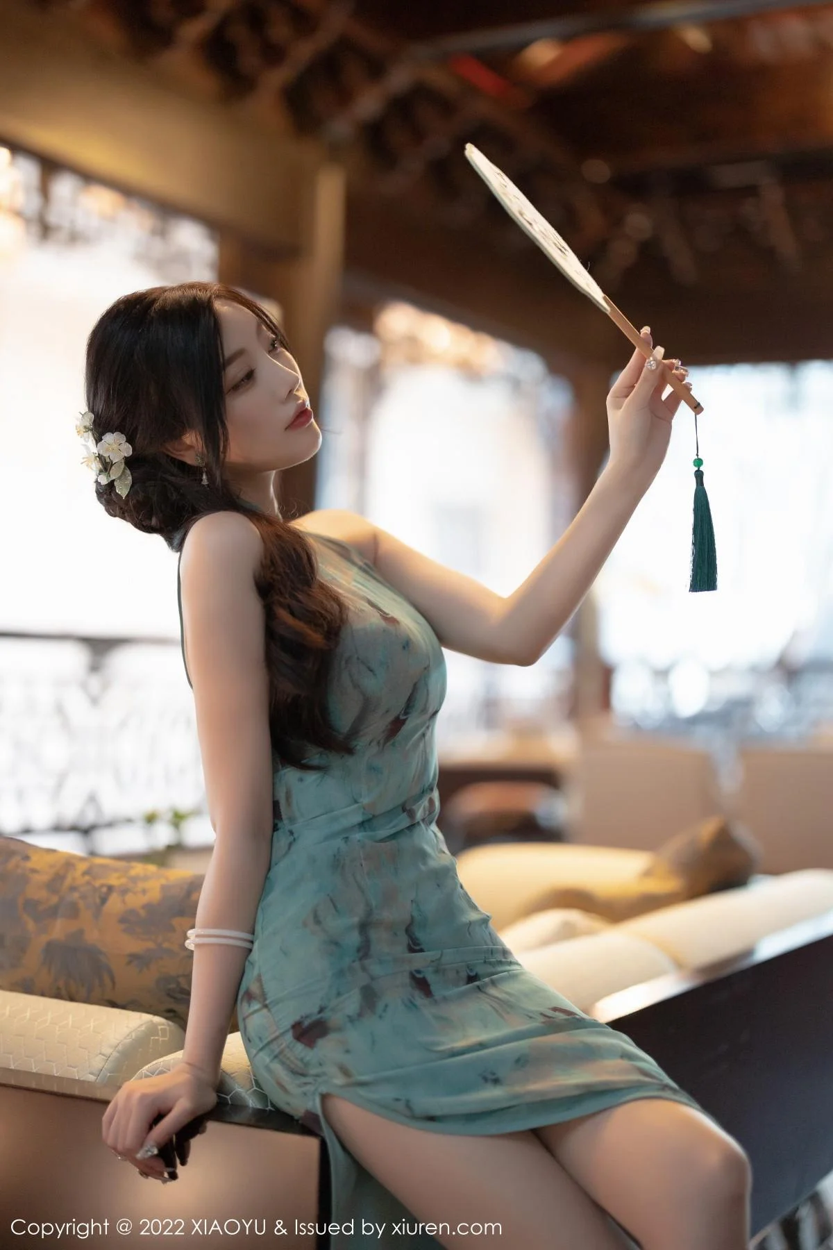 杨晨晨Yome户外蓝暗色旗袍配超薄肉丝秀完美身材绝美写真 第 37 张
